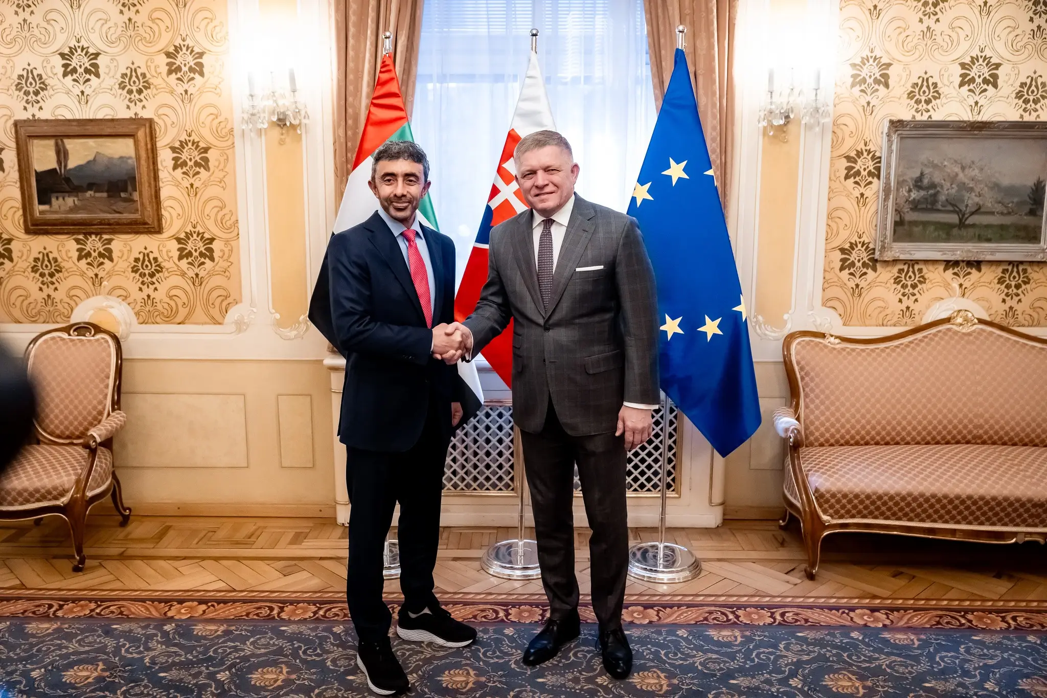 Premiér Robert Fico v nedeľu rokoval na Úrade vlády SR s ministrom zahraničných vecí Spojených arabských emirátov (SAE) Abdulláhom bin Zájidom Ál Nahjánom. 