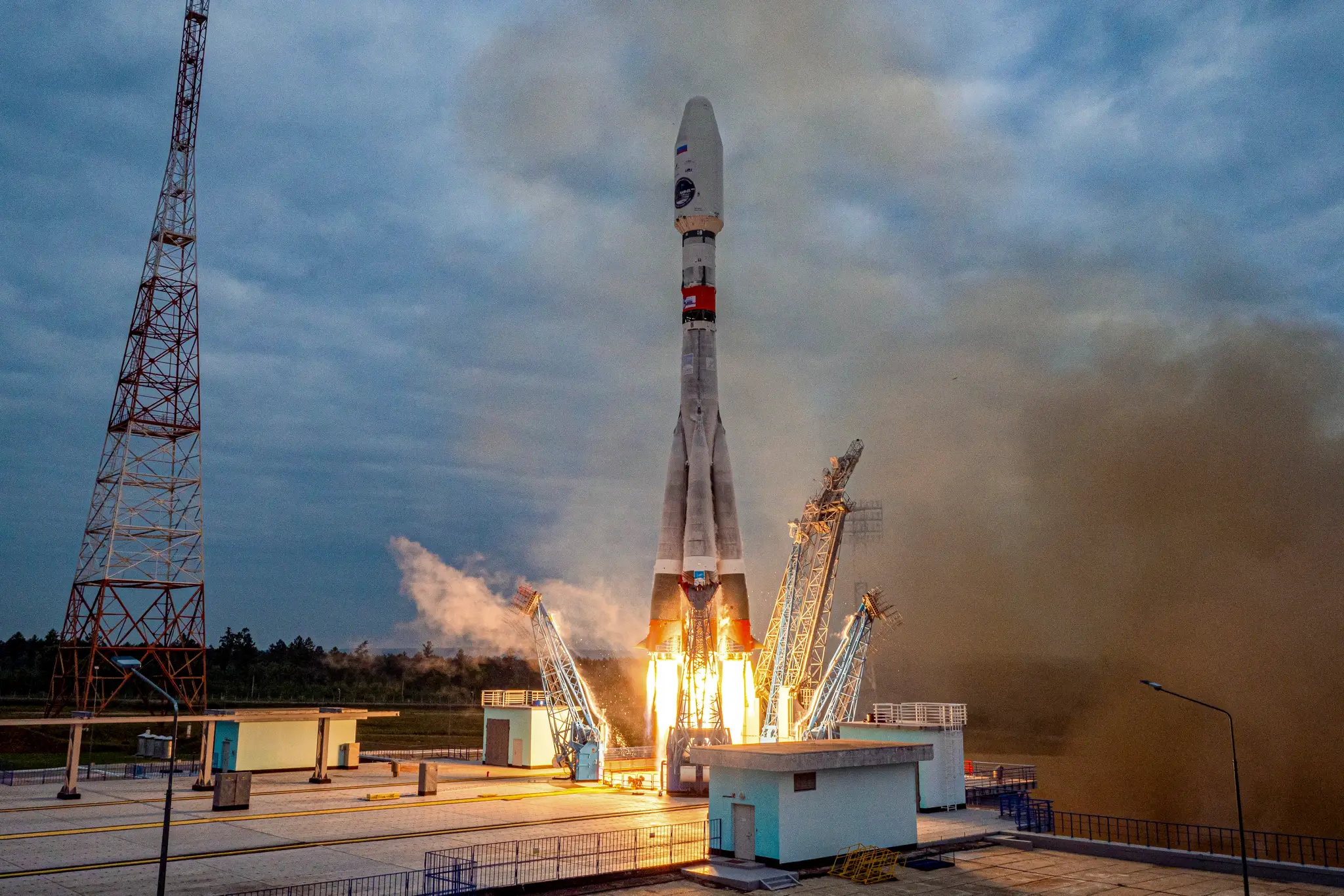 Nosná raketa Sojuz s lunárnym modulom Luna-25 štartuje z kozmodrómu Vostočnyj na východe Ruska v piatok 11. augusta 2023. 