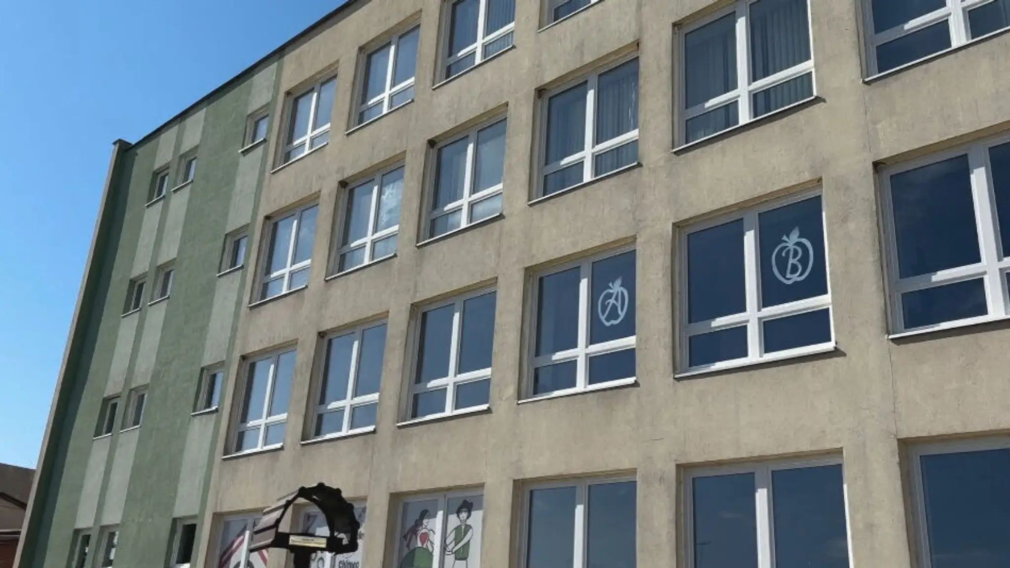 Chlapec (11) vypadol z okna ZŠ. 