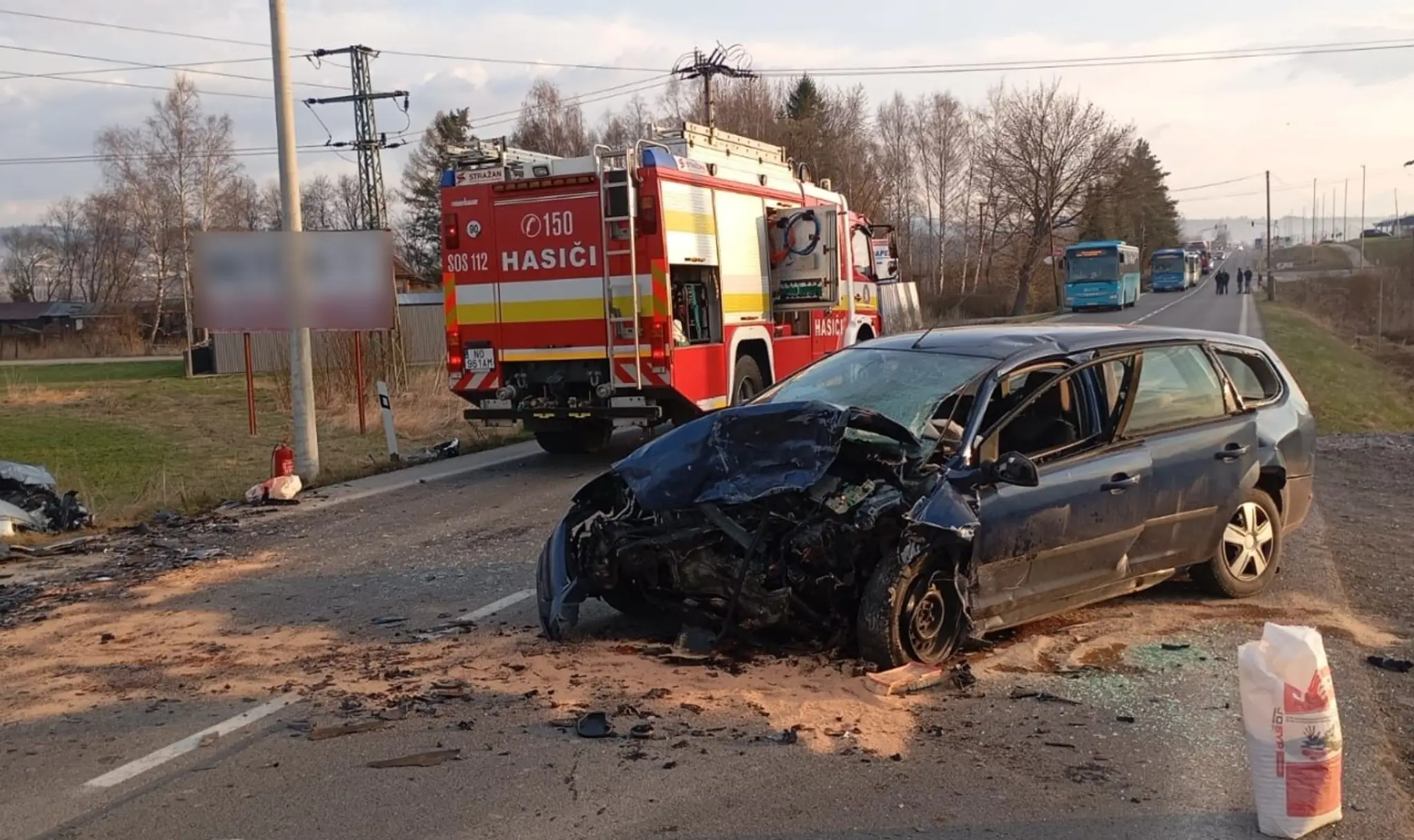 FOTO: Tragická nehoda na Orave. Mladá žena (21) čelne narazila do protiidúceho auta, vodič neprežil (†53)