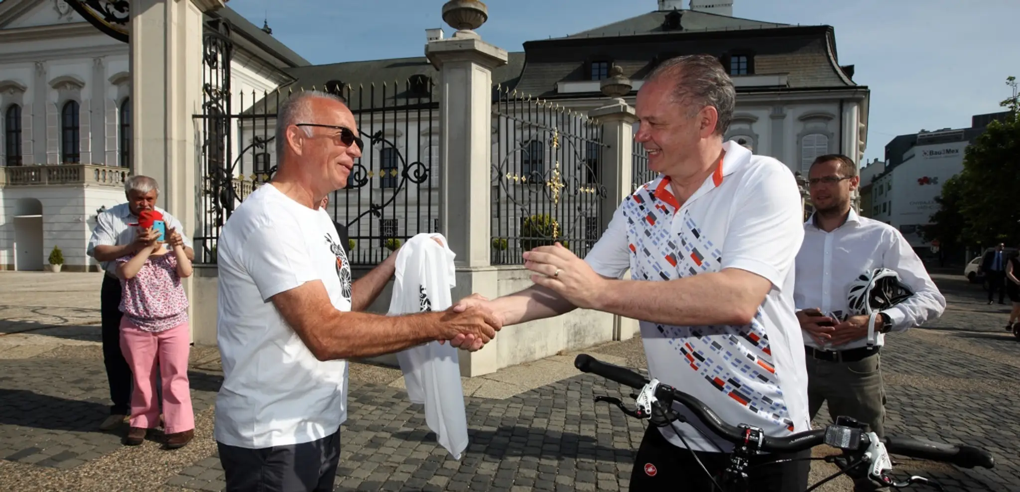Prezident na bicykli.
