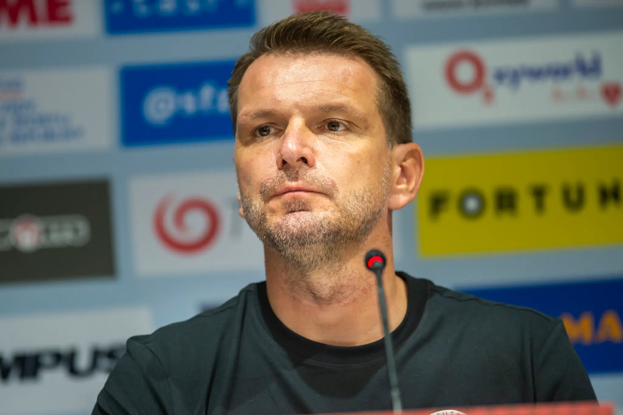 Štefan Tarkovič na tlačovke.