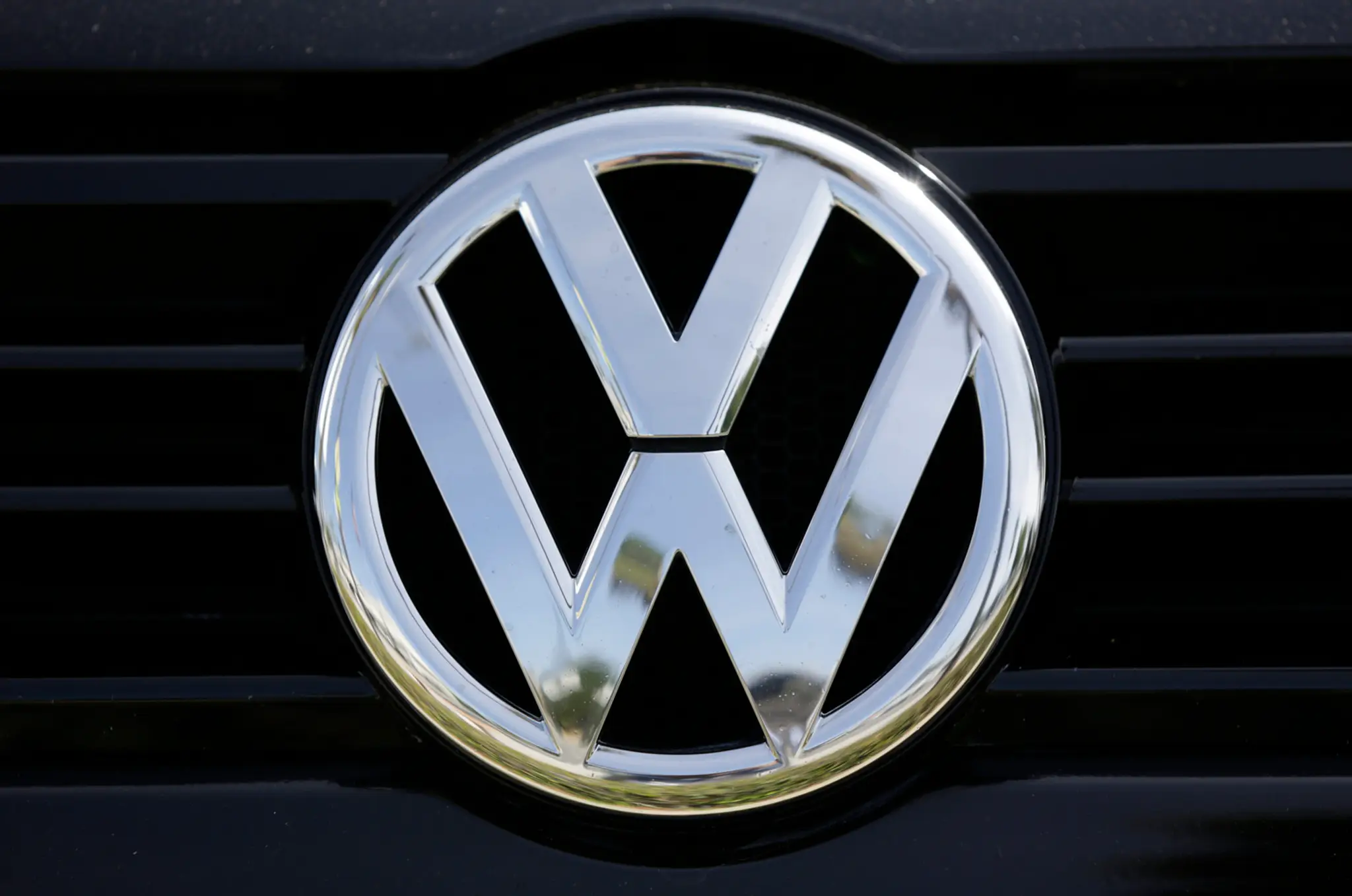 Na snímke logo nemeckej automobilky Volkswagen