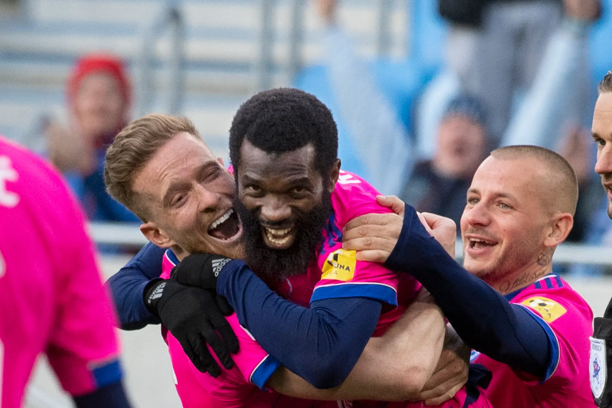 Zľava Lucas Lovat, Ibrahim Rabiu a Vladimír Weiss (všetci Slovan) sa tešia z gólu proti Dunajskej Strede.