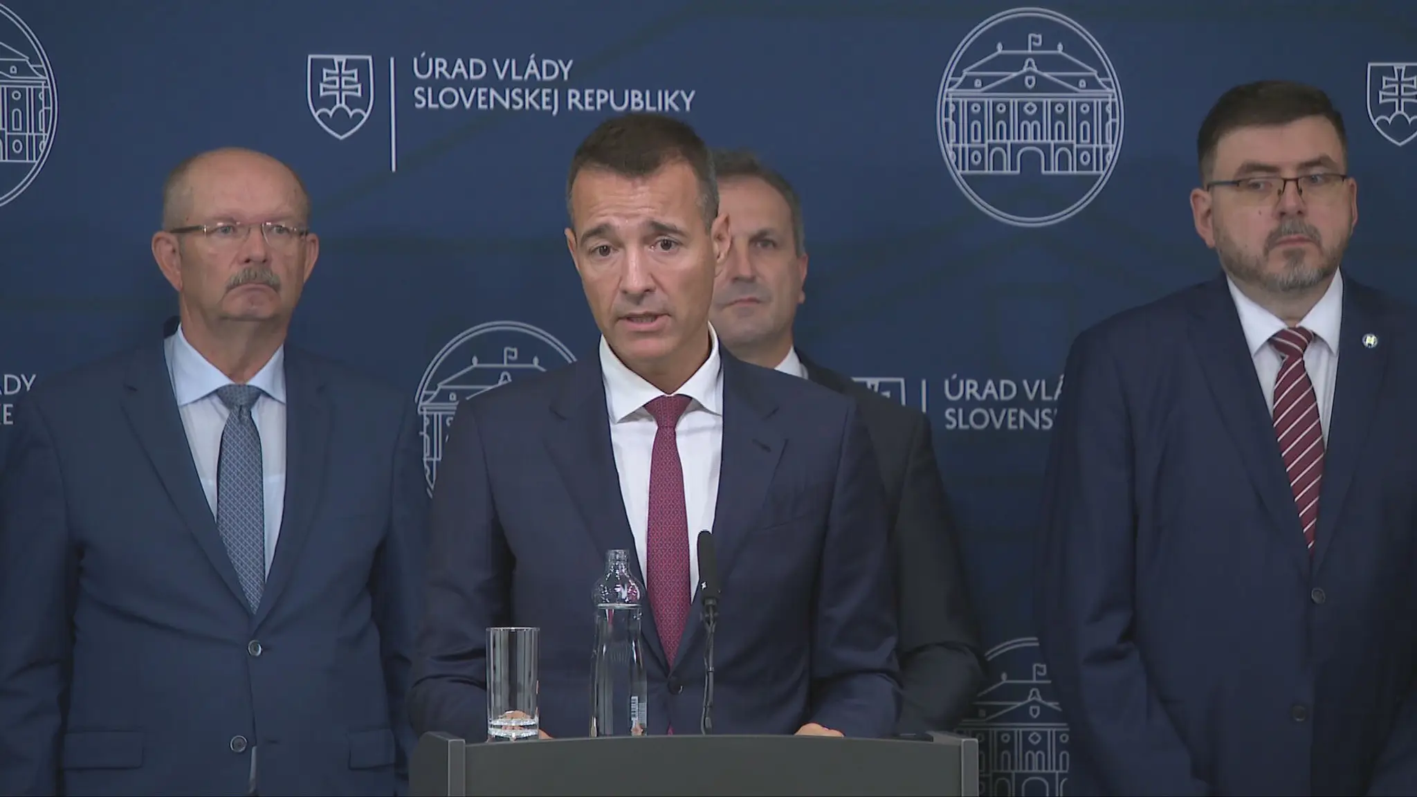 Minister školstva T. Drucker na tlačovej besede obhajoval zmeny v školstve.