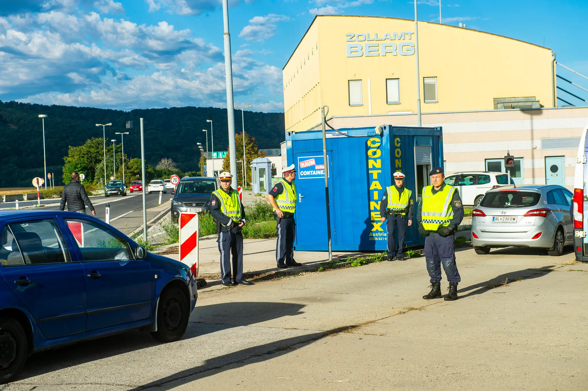 Na snímke policajné kontroly na rakúsko - slovenskej hranici Berg/Bratislava