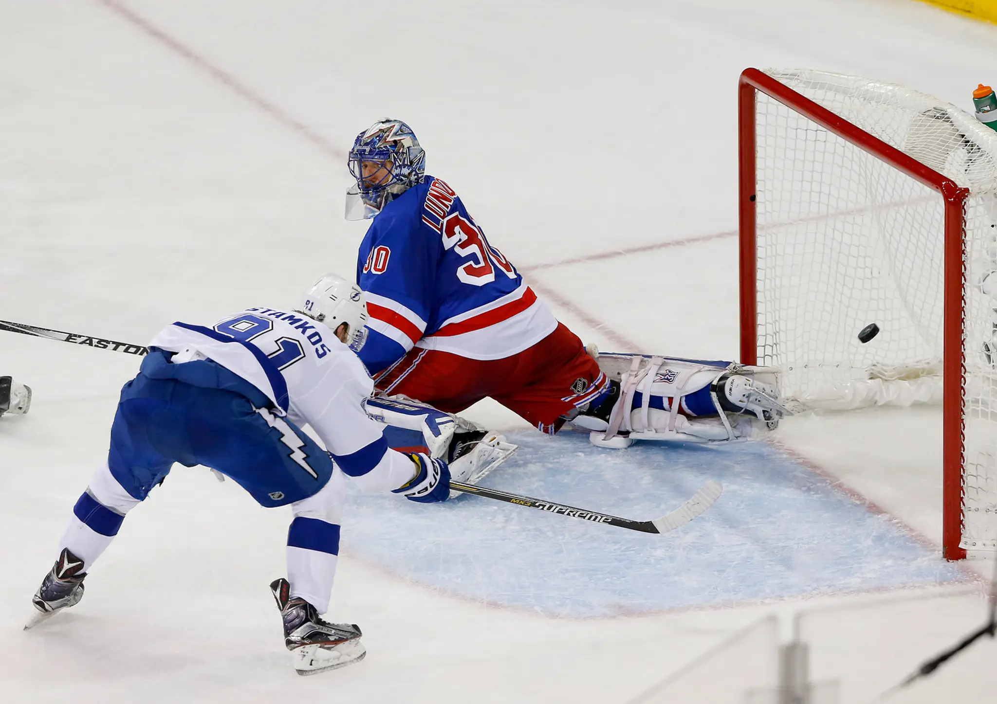 Steven Stamkos spečatil víťazstvo Tampy Bay v piatom zápase.