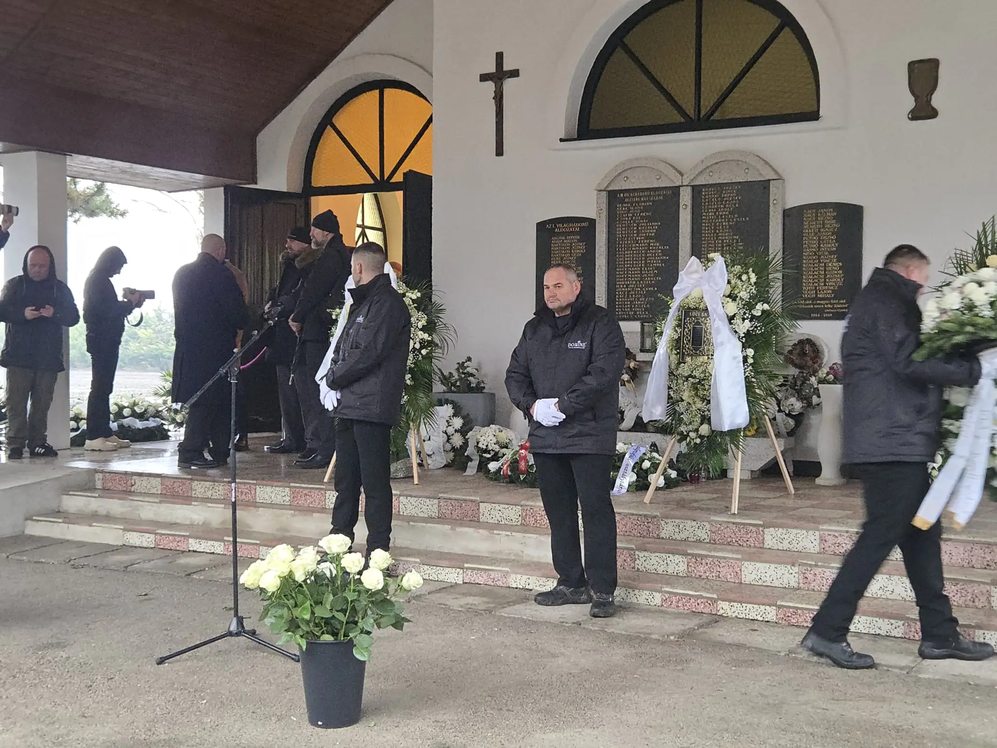Pohreb Moniky Jákliovej sprevádzajú bezpečnostné opatrenia.