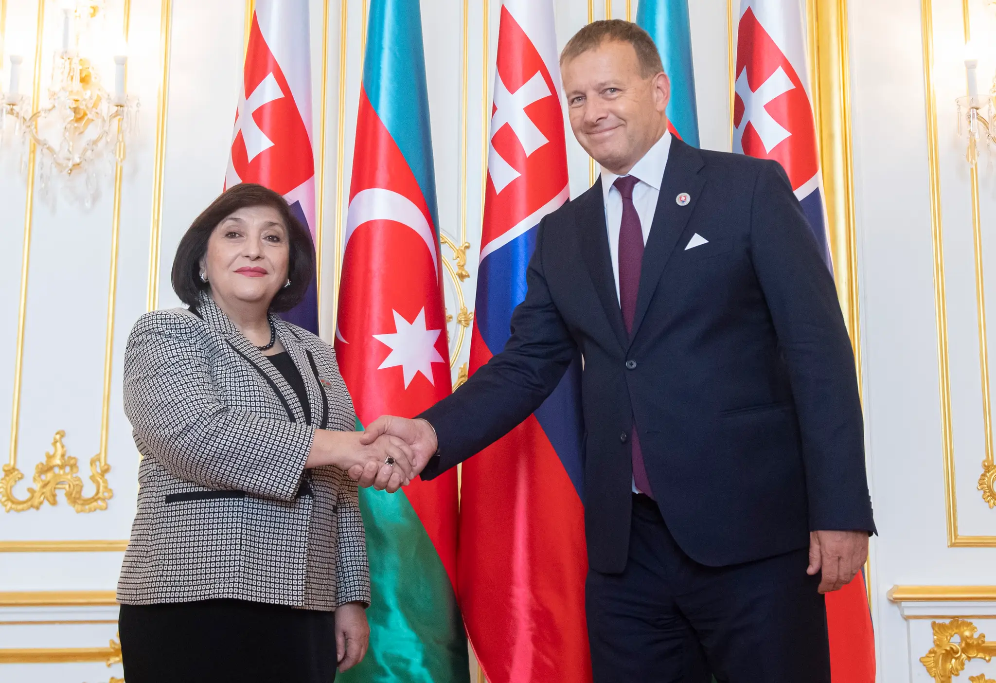 Predseda NR SR Boris Kollár (Sme rodina) a predsedníčka azerbajdžanského parlamentu Sahiba Gafarova počas prijatia na Bratislavskom hrade/8.október 2021 