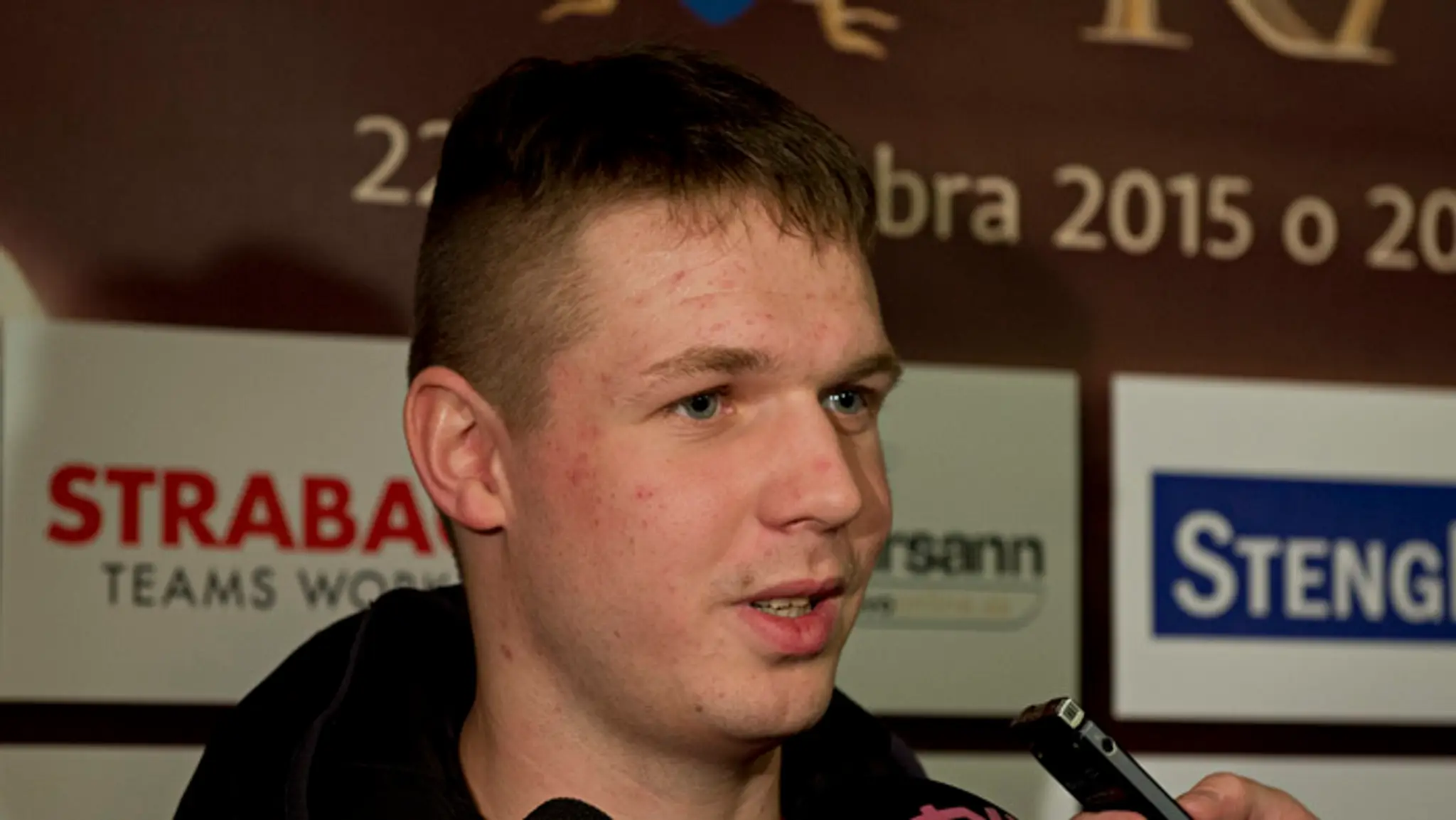 Hokejový brankár Denis Godla.