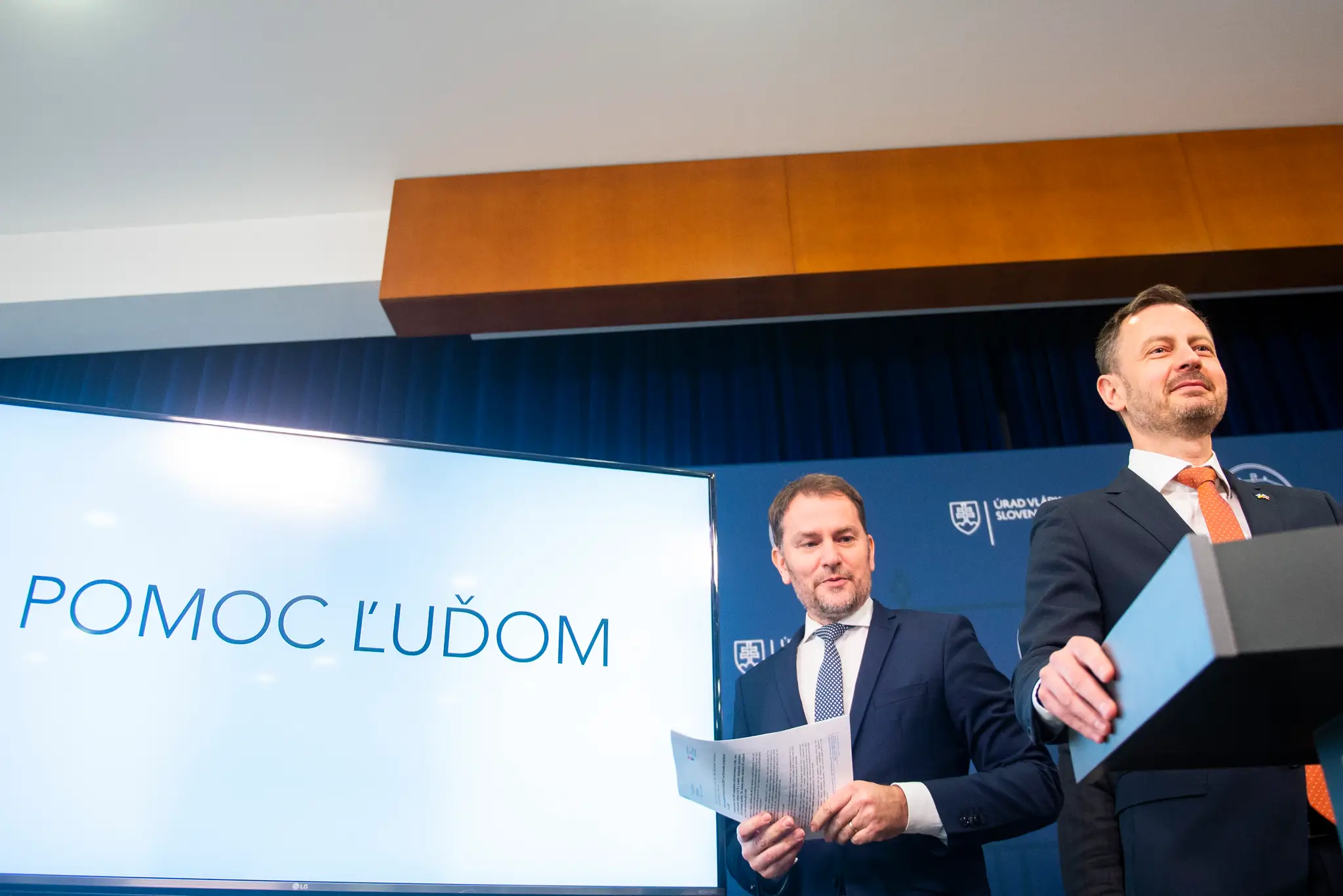 Predseda vlády SR Eduard Heger a minister financií SR Igor Matovič.