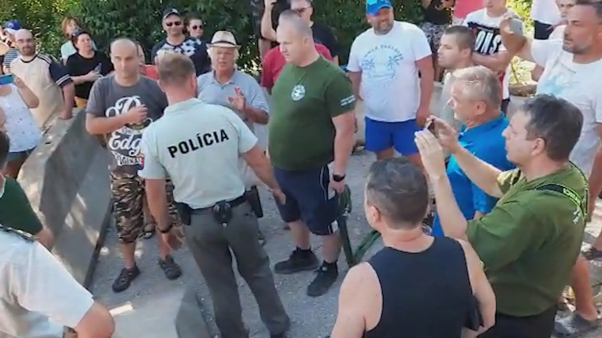 Búrlivý protest na hraničnom priechode.