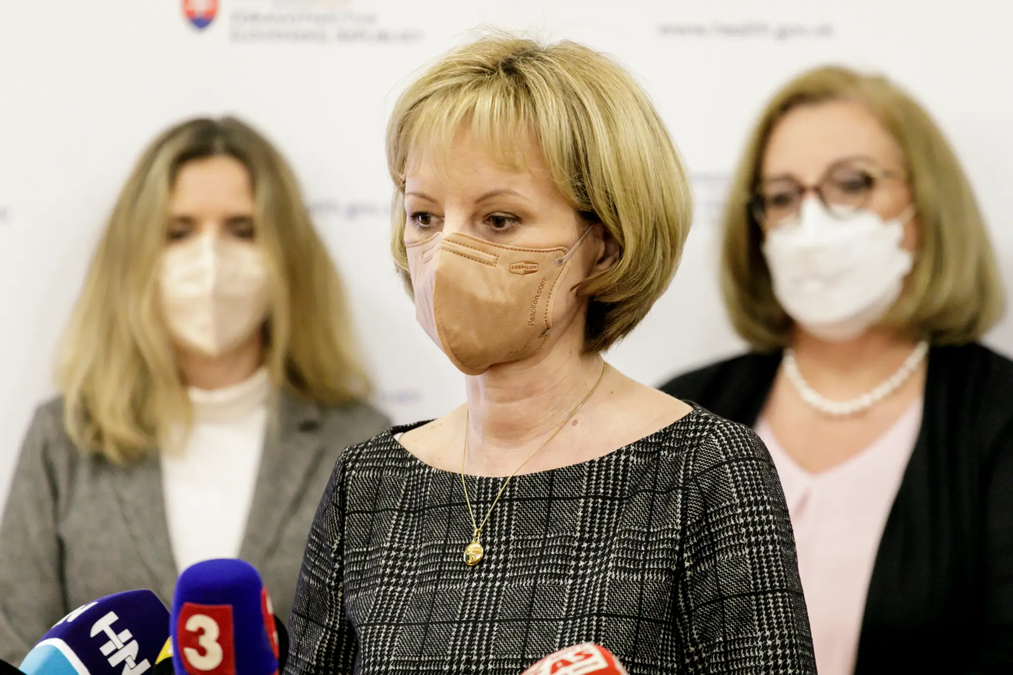 Na snímke zľava členky konzília odborníkov Alena Koščálová, Elena Prokopová a Zuzana Krištúfková.
