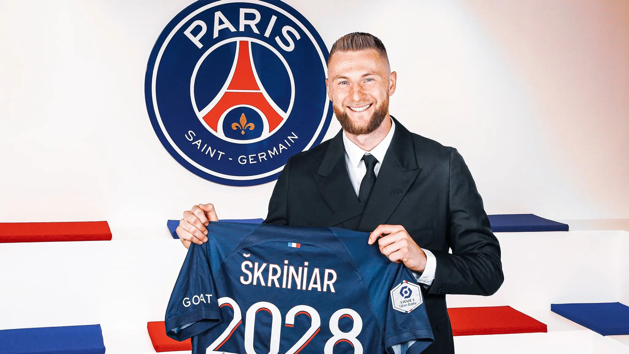 Milan Škriniar s dresom PSG
