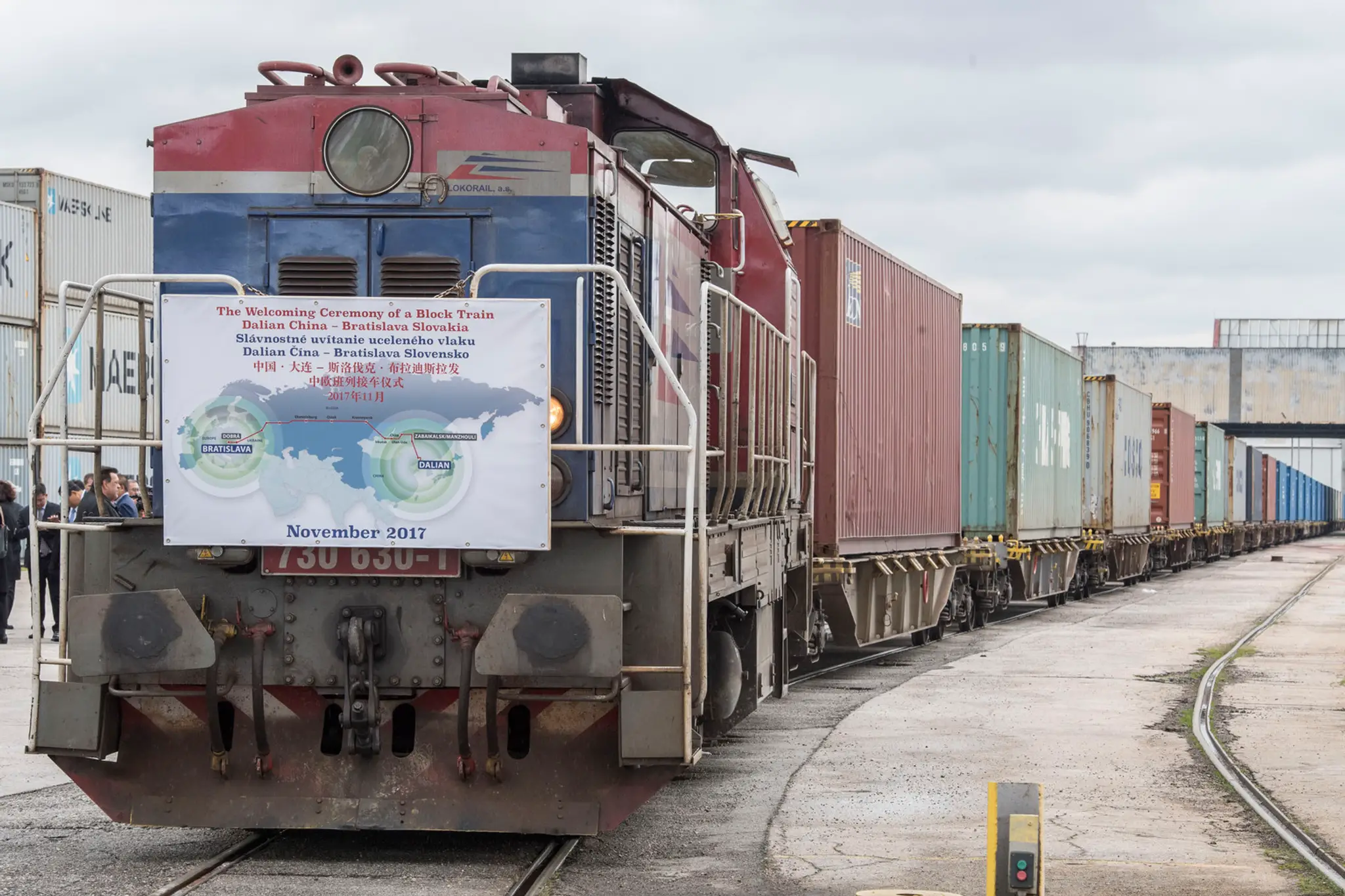 Zľava splnomocnenkyňa Vlády SR pre iniciatívu „One Belt One Road” Dana Meager, veľvyslanec Čínskej ľudovej republiky v SR Lin Li