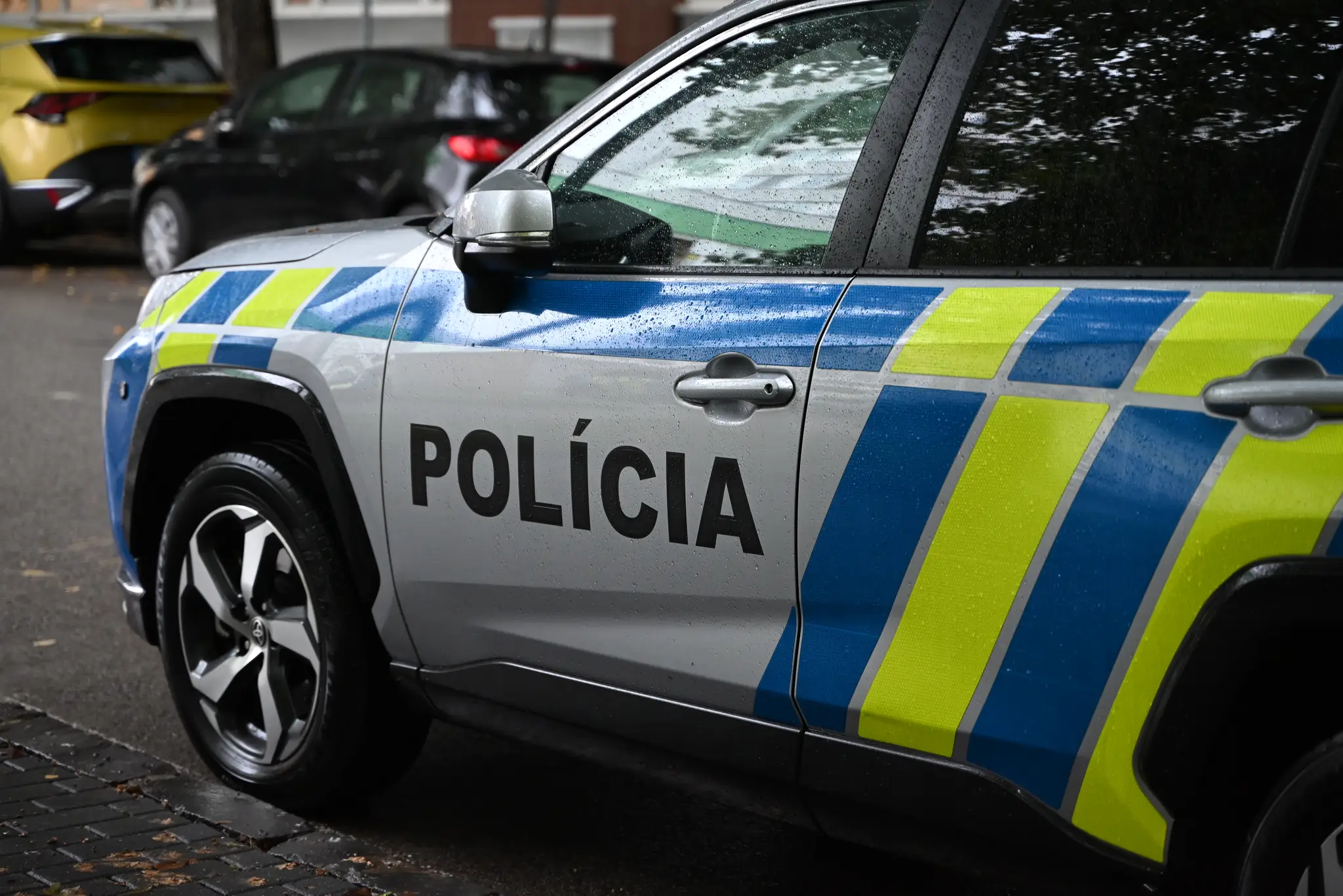 Polícia, policajné auto. Ilustračná snímka