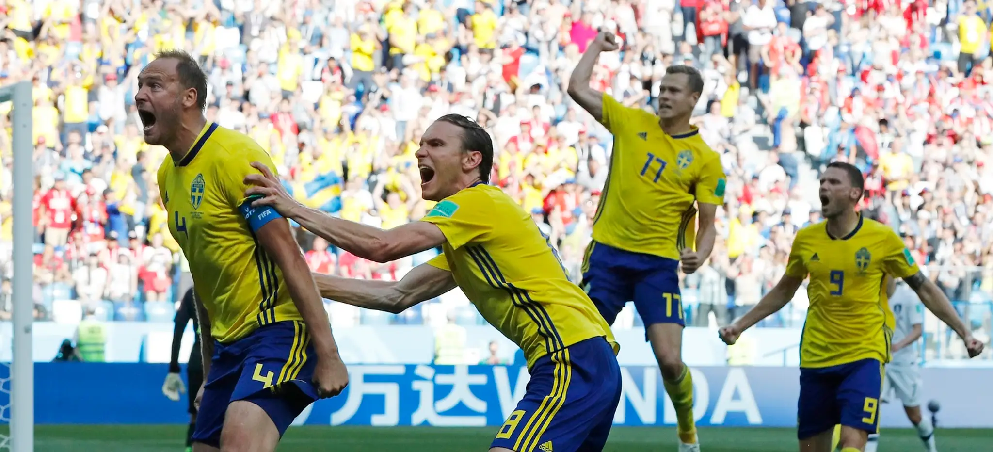Kapitán Švédska Andreas Granqvist jasá po góle v zápase MS 2018 proti Južnej Kórei.