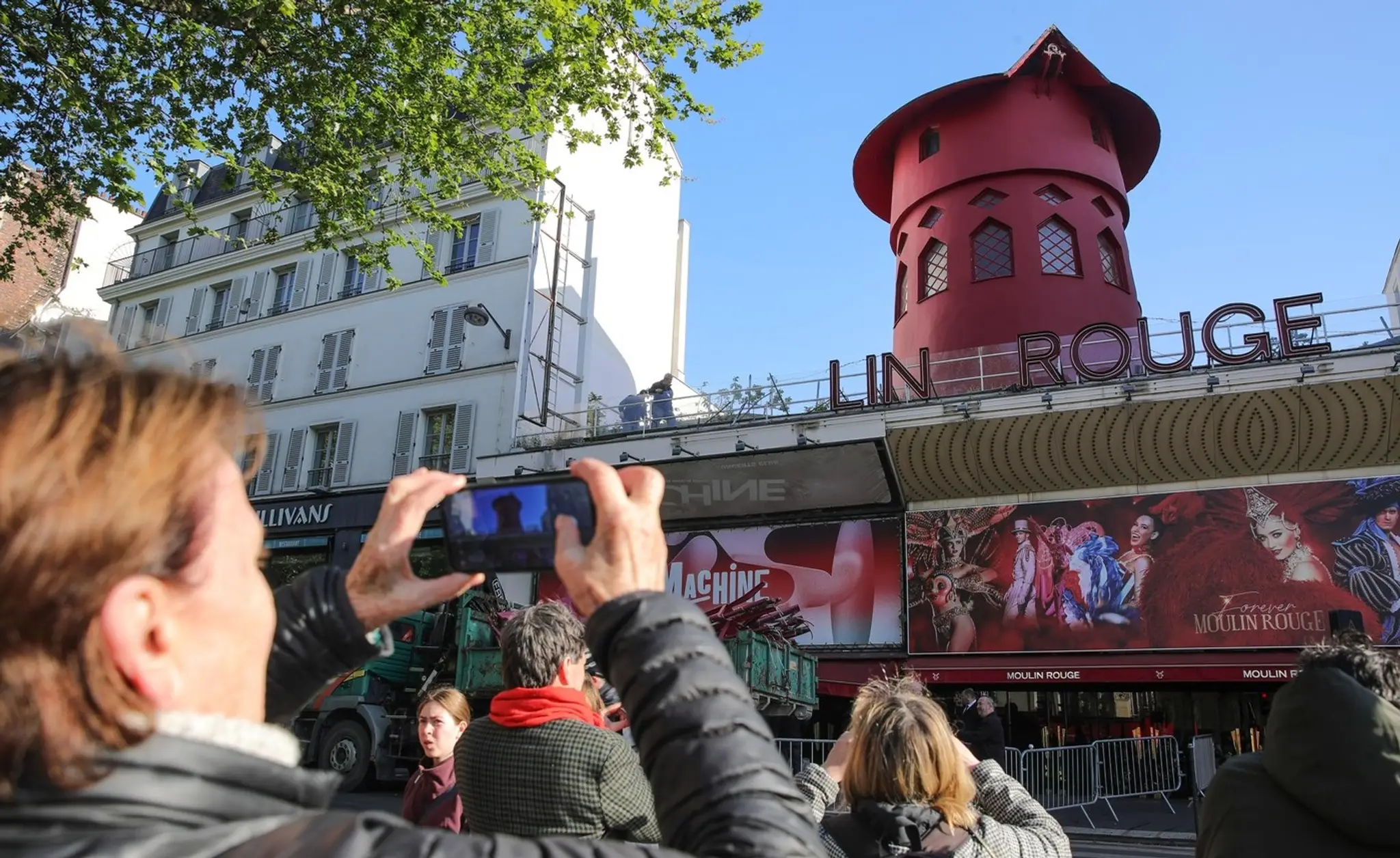 Kabaret Moulin Rouge prišiel o krídla.