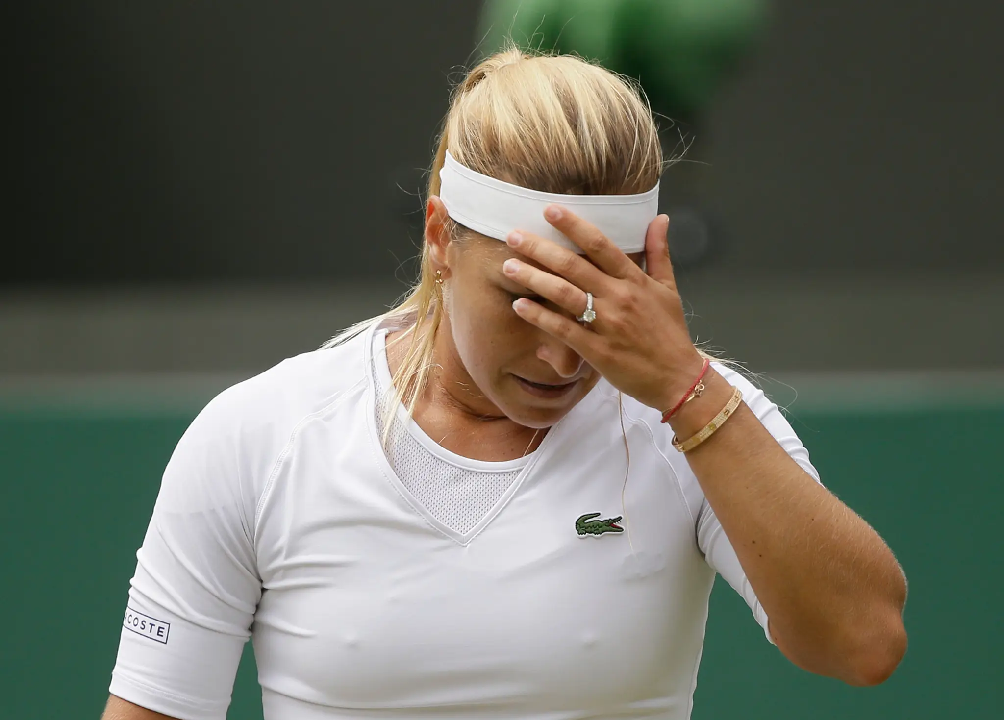 Slovenská tenistka Dominika Cibulková počas štvrťfinále Wimbledonu 2018 proti Jelene Ostapenkovej.