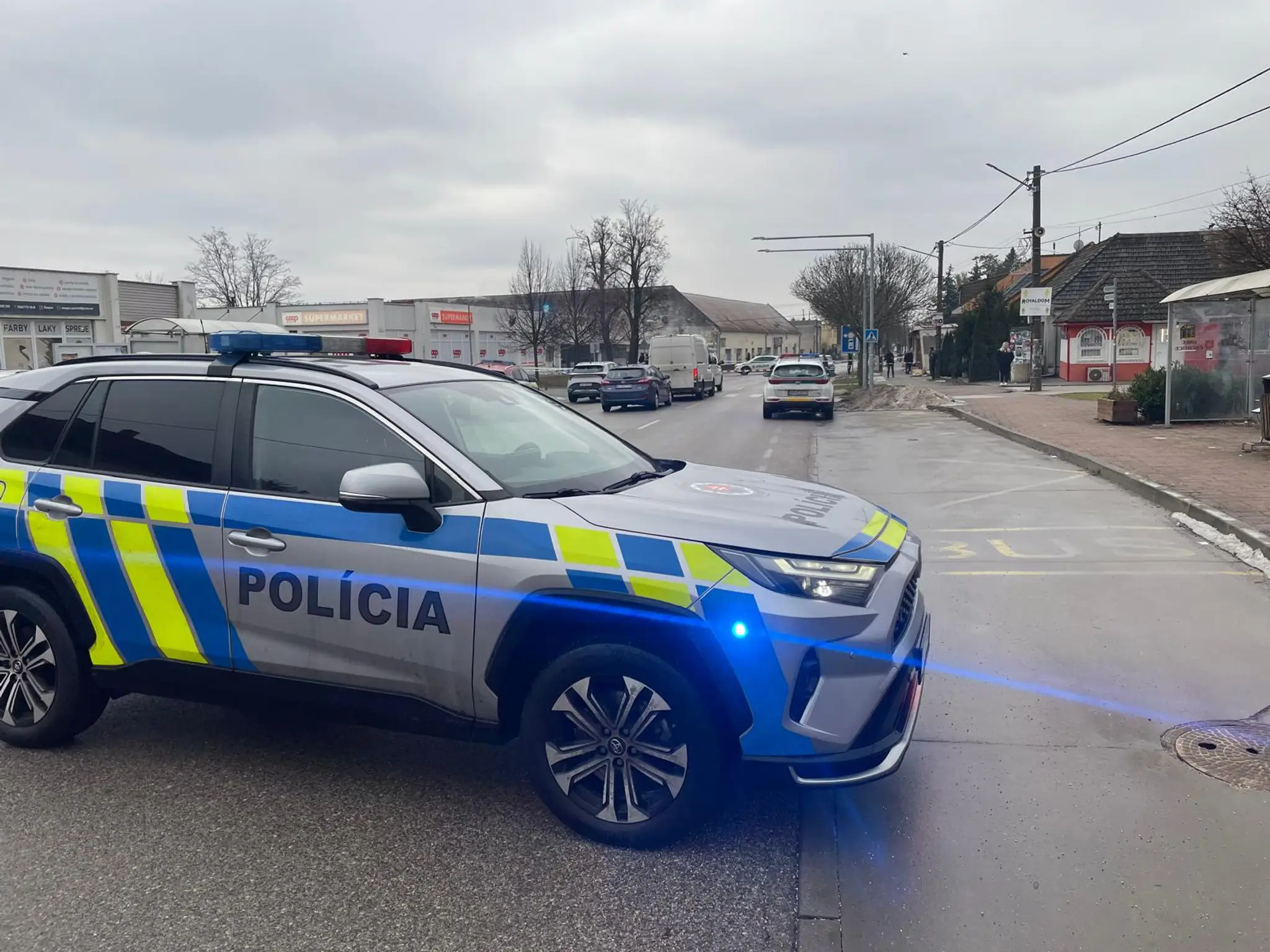 Polícia na mieste výbuchu.