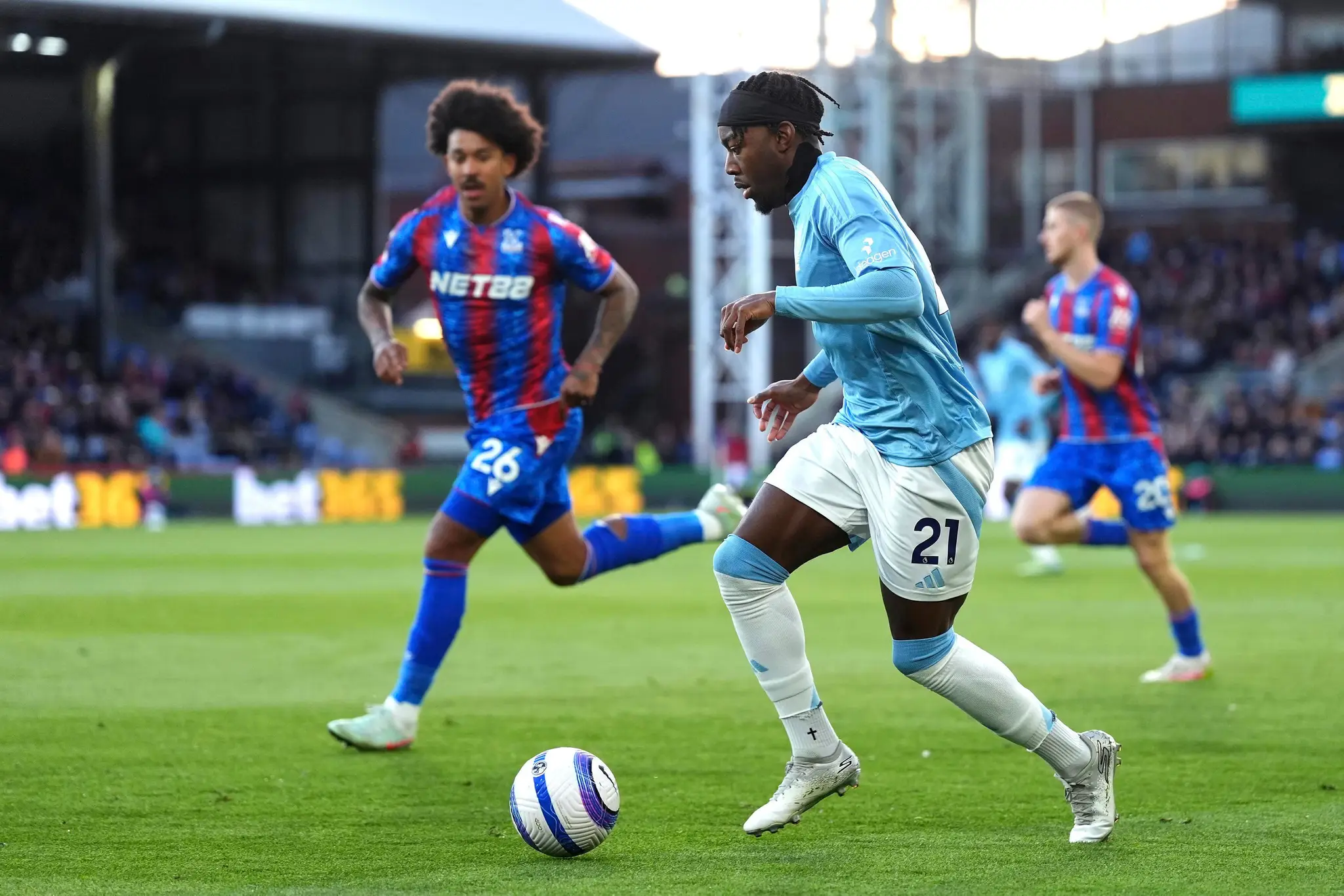 Crystal Palace a Nottingham sa rozišli po remíze.