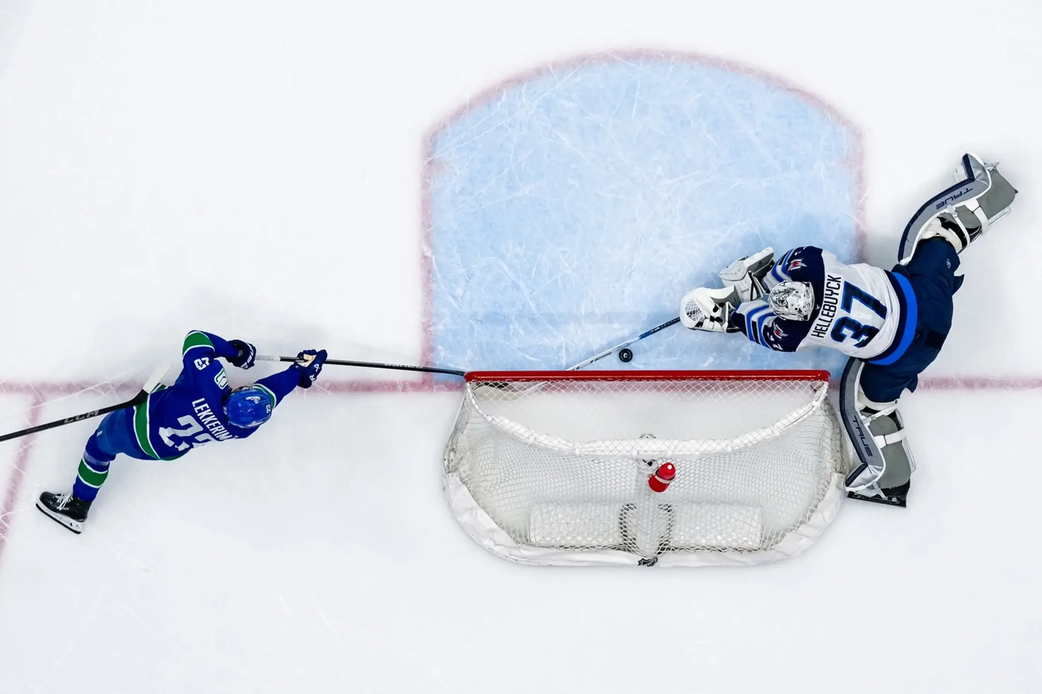 Connor Hellebuyck
