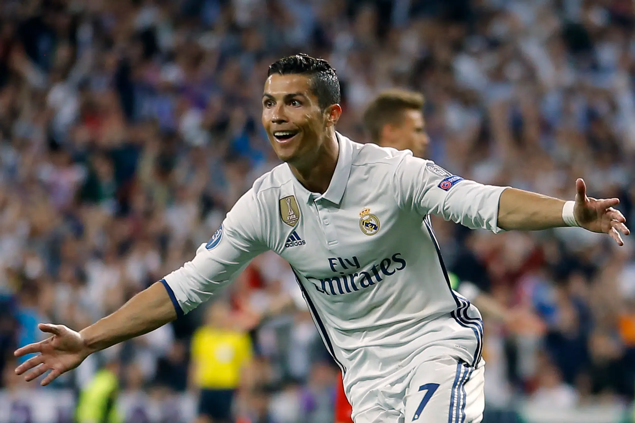 Cristiano Ronaldo z Realu oslavuje gól v sieti Bayernu v odvete štvrťfinále LM.