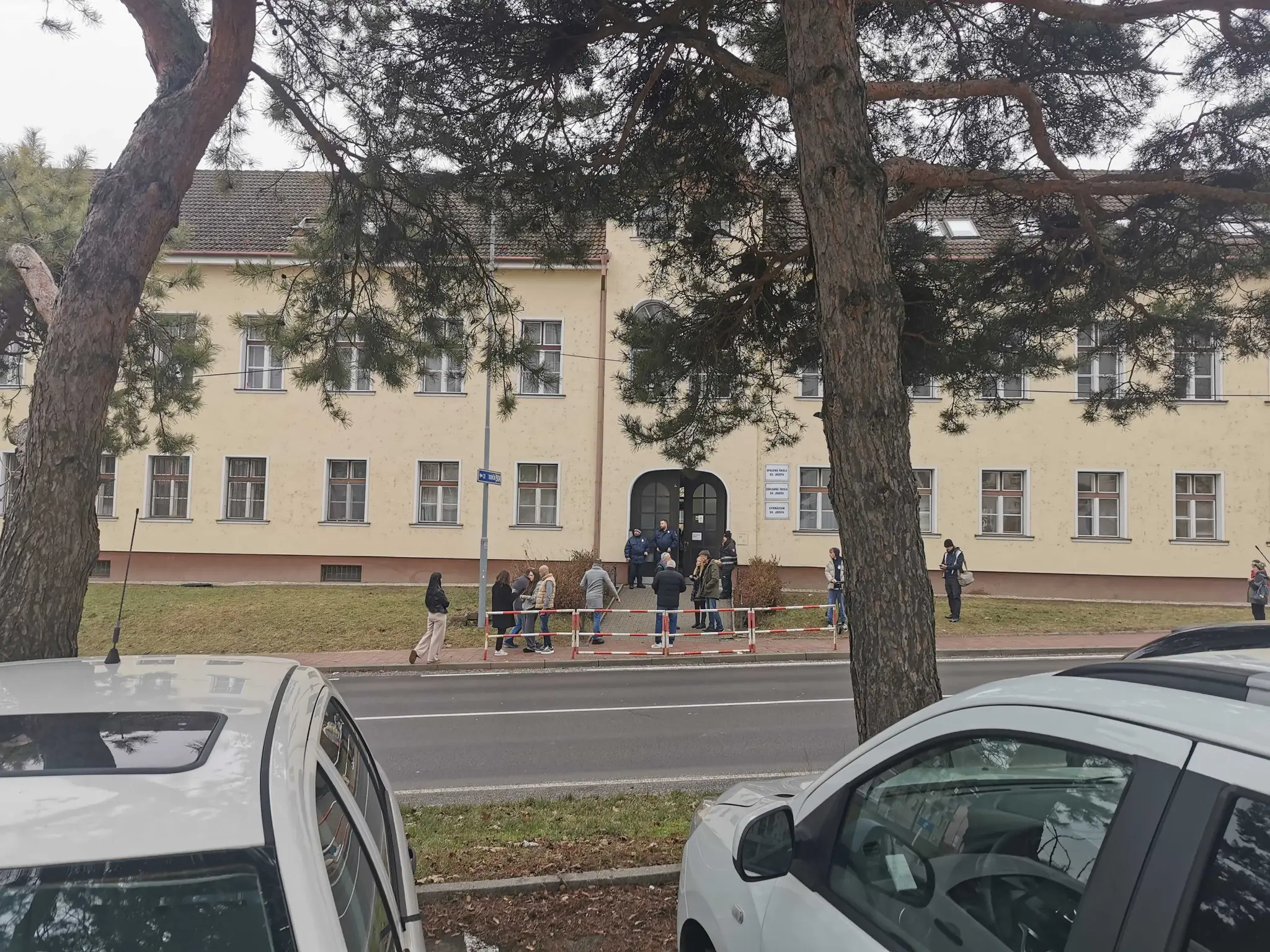 Streľba na škole v Novom Meste nad Váhom.
