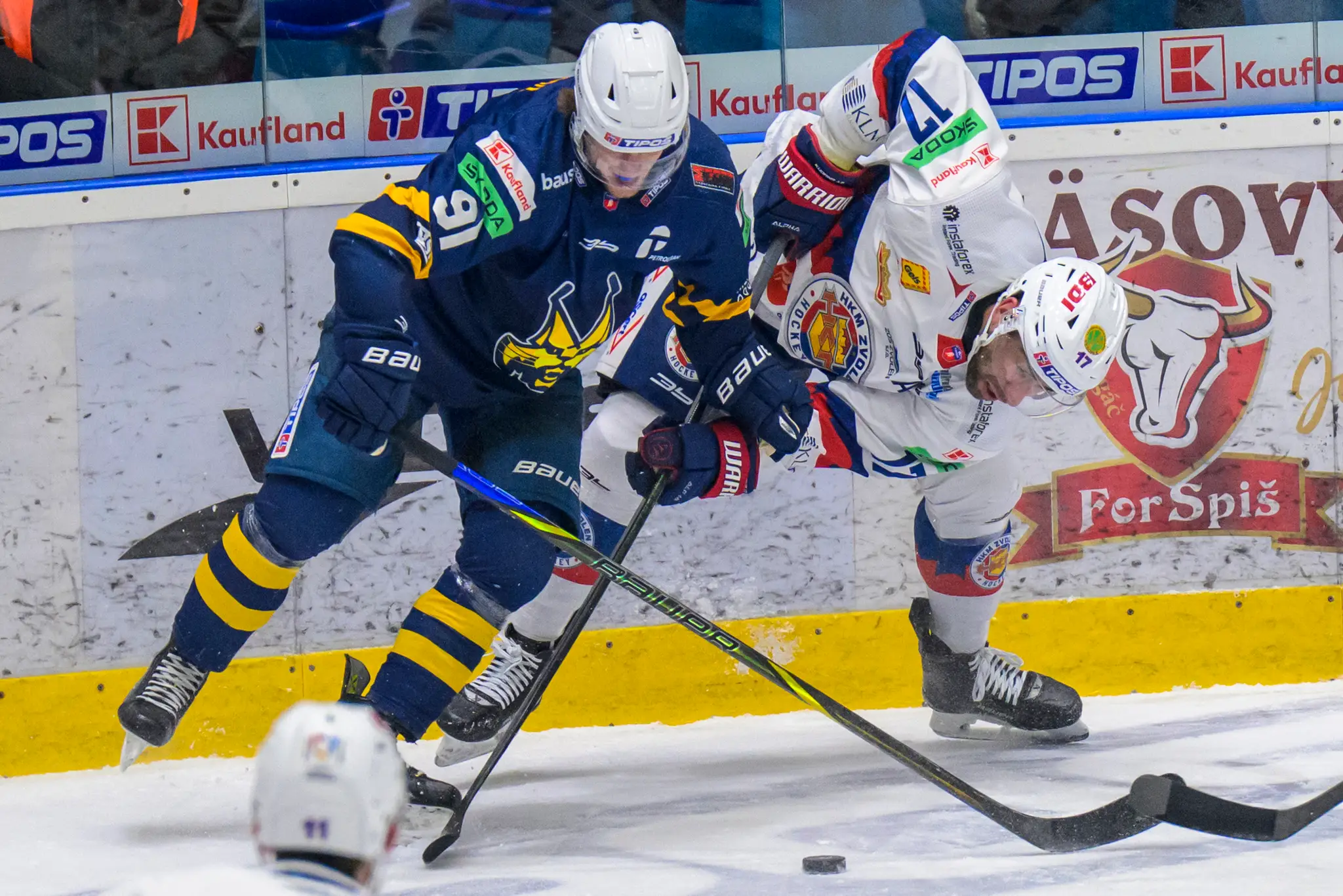 Na snímke zľava Róbert Džugan (Spišská Nová Ves), Andrej Kudrna (Zvolen)