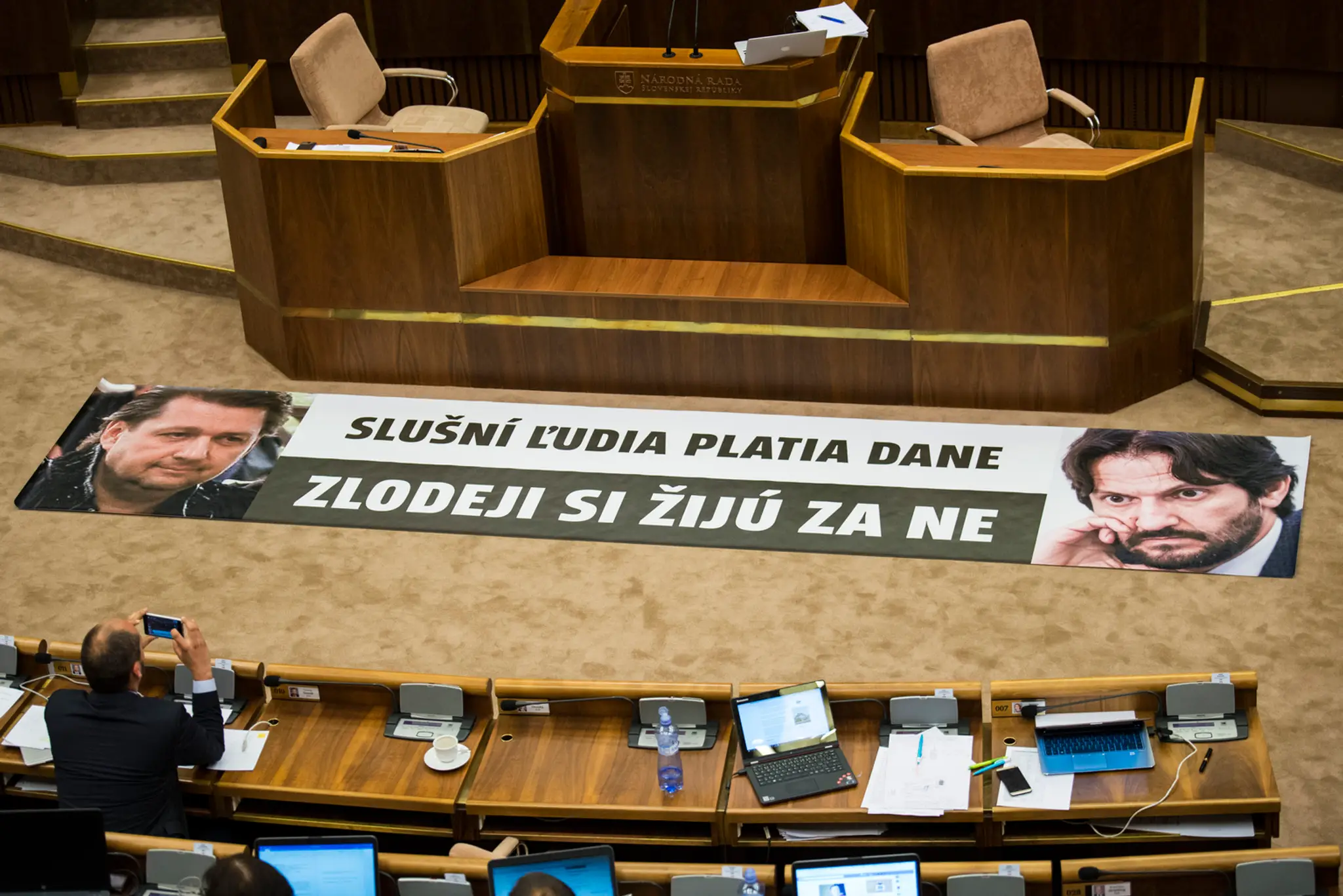 Mimoriadna schôdza Národnej rady SR, ktorú iniciovali opozičné strany SaS a OĽaNO-NOVA s cieľom vysloviť nedôveru ministrovi vnú