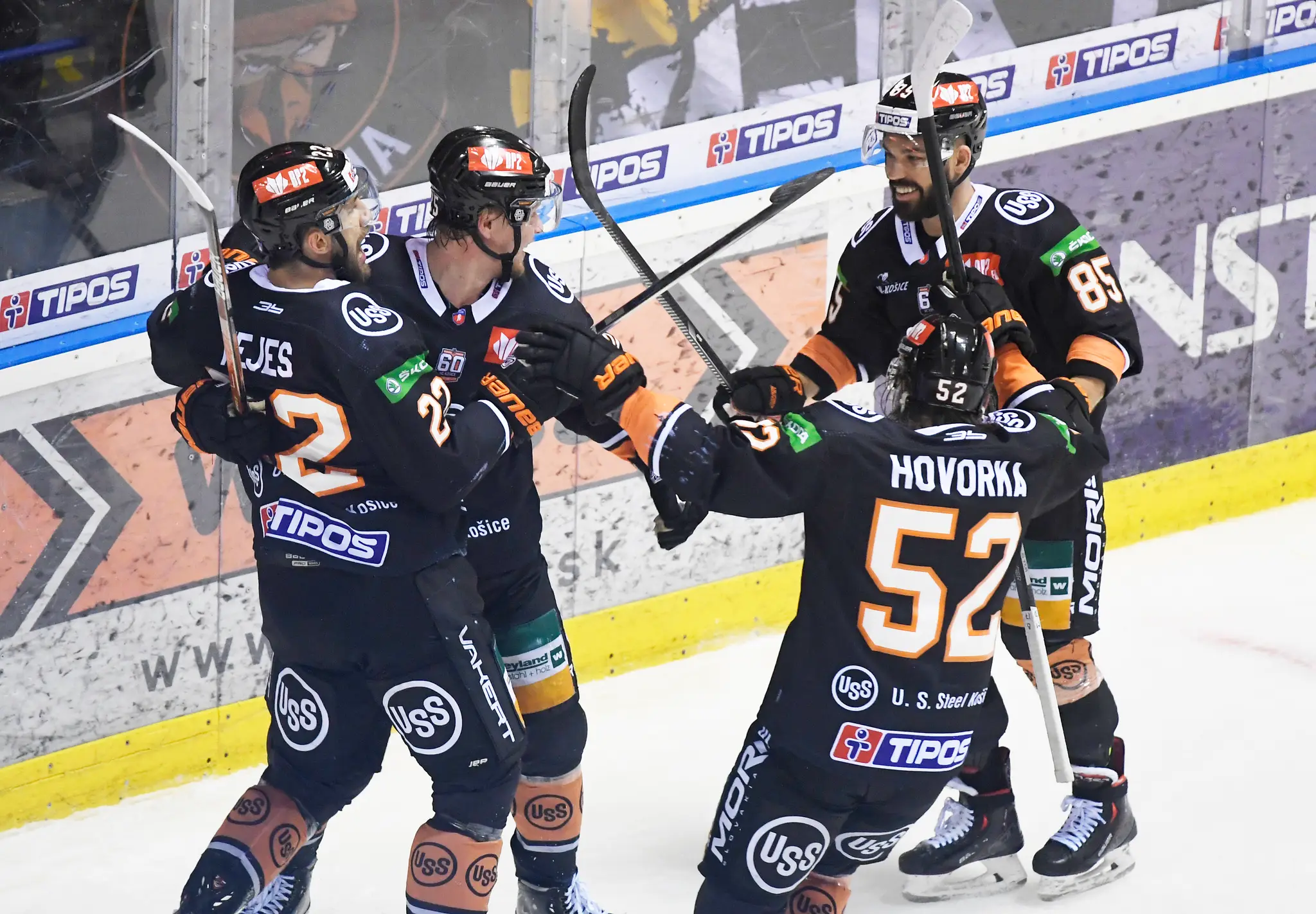Gólová radosť hráčov Košíc v prvom finálovom zápase play-off hokejovej Tipos extraligy