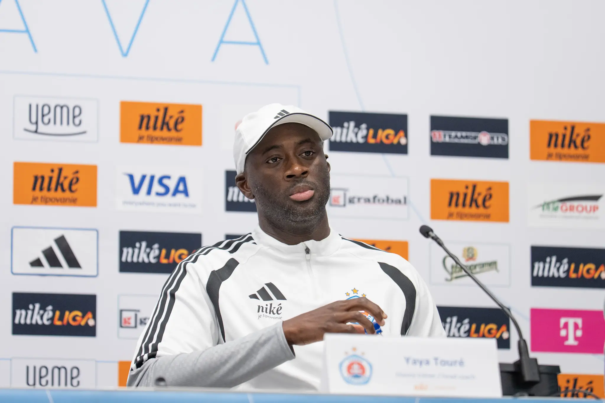 Na snímke tréner Slovana Yaya Touré.