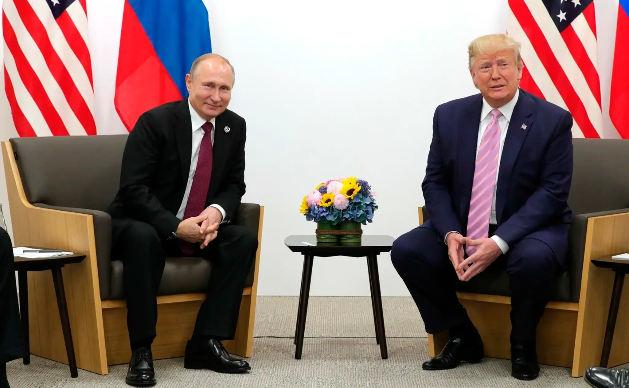 Putin a Trump na archívnej snímke zo summitu G20 v Osake v roku 2019. 