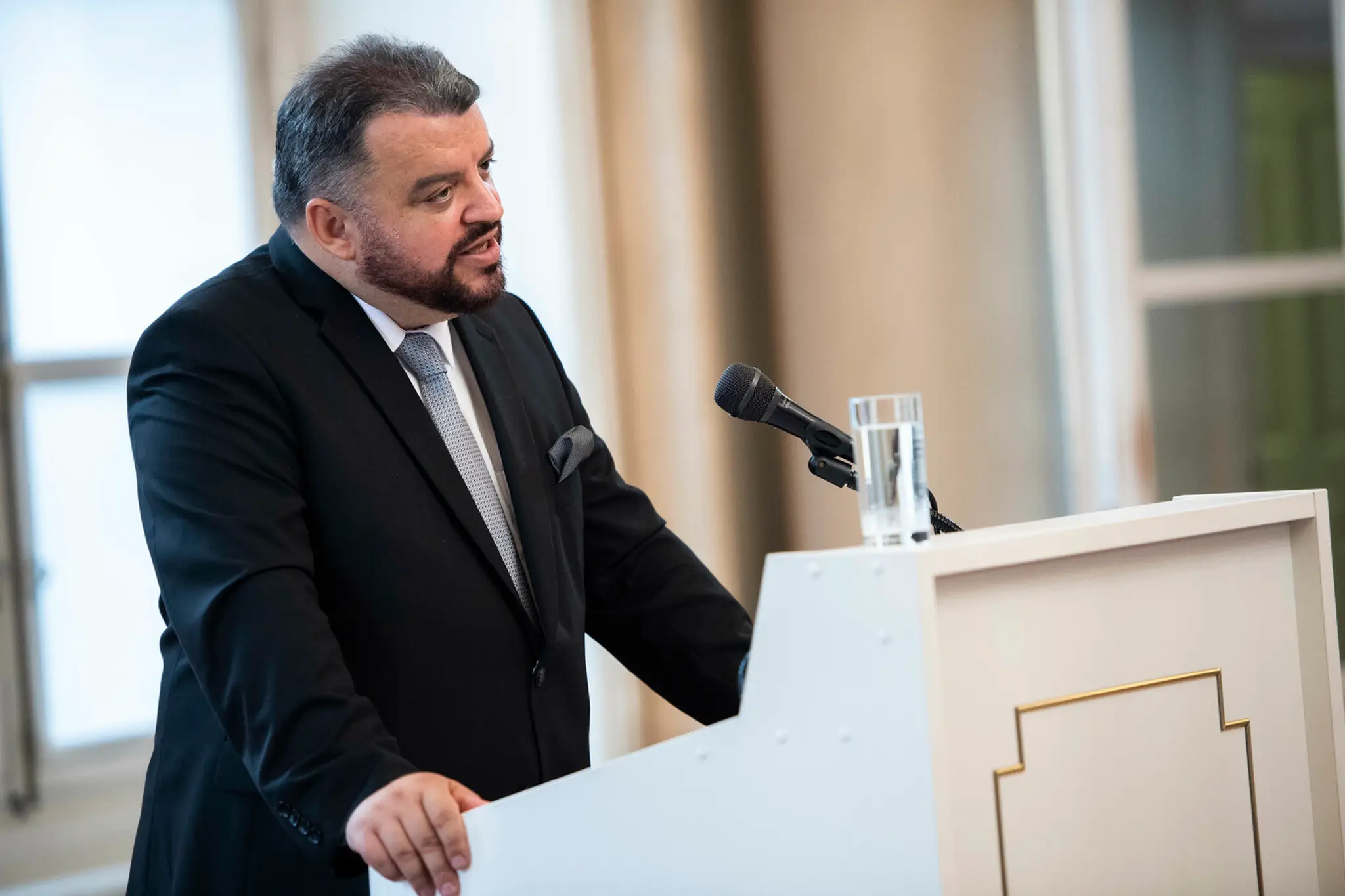Na snímke kandidát na post prezidenta SR Eduard Chmelár