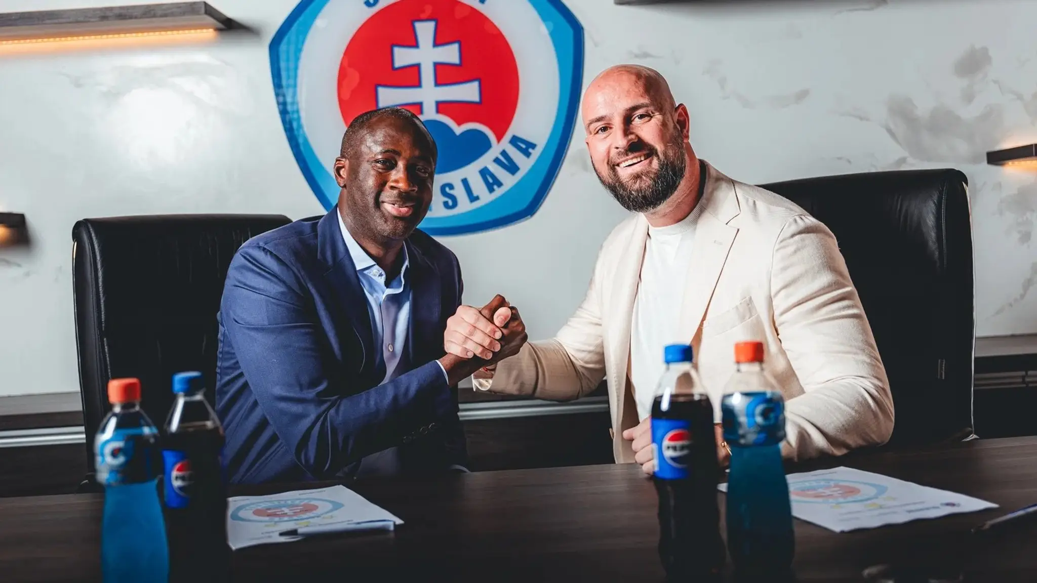 Yaya Touré (vľavo) a Ivan Kmotrík ml.
