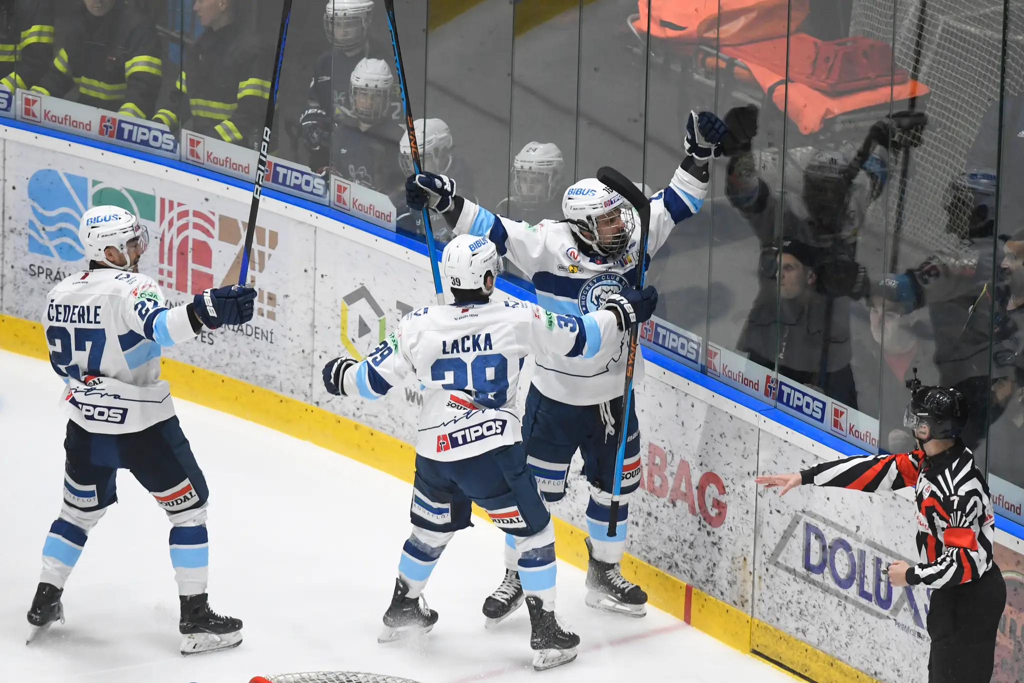 Na snímke gólová radosť hráčov Nitry v druhom finálovom zápase play off.