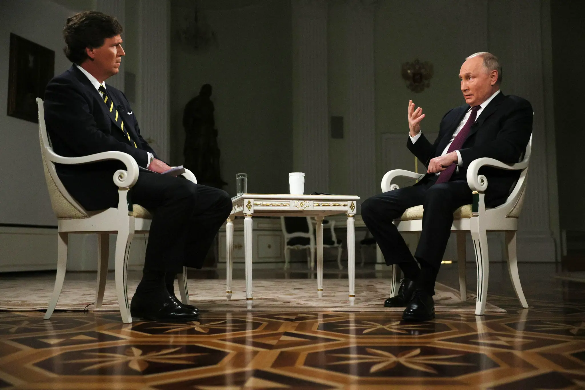 Rozhovor Tuckera Carlsona s Vladimirom Putinom