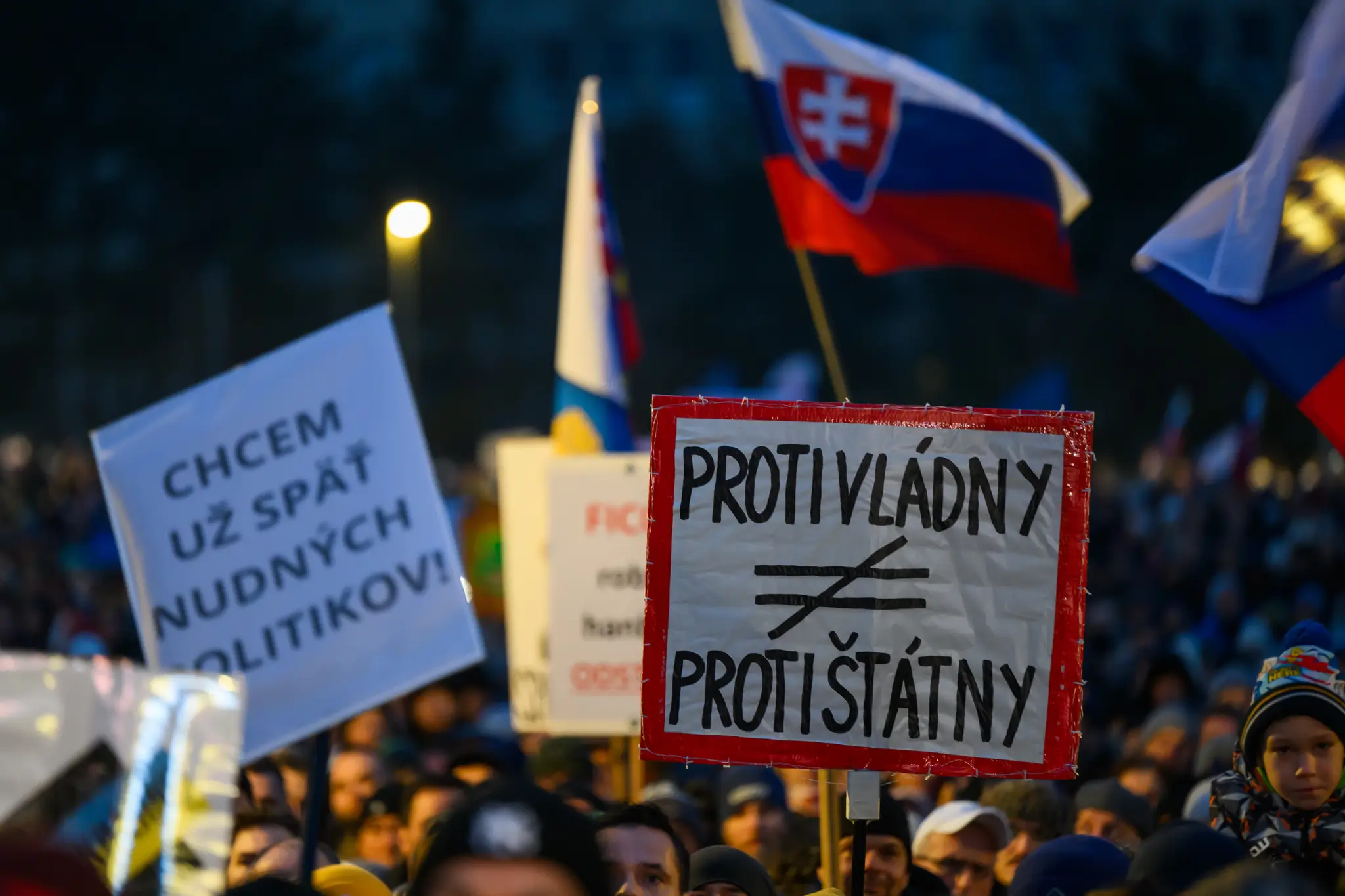 Protivládne zhromaždenie Slovensko je Európa na Námestí Slobody v Bratislave