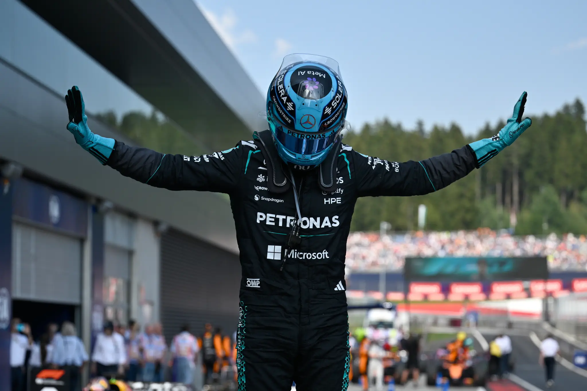 Veľkú cenu Rakúska vyhral George Russell na Mercedese.