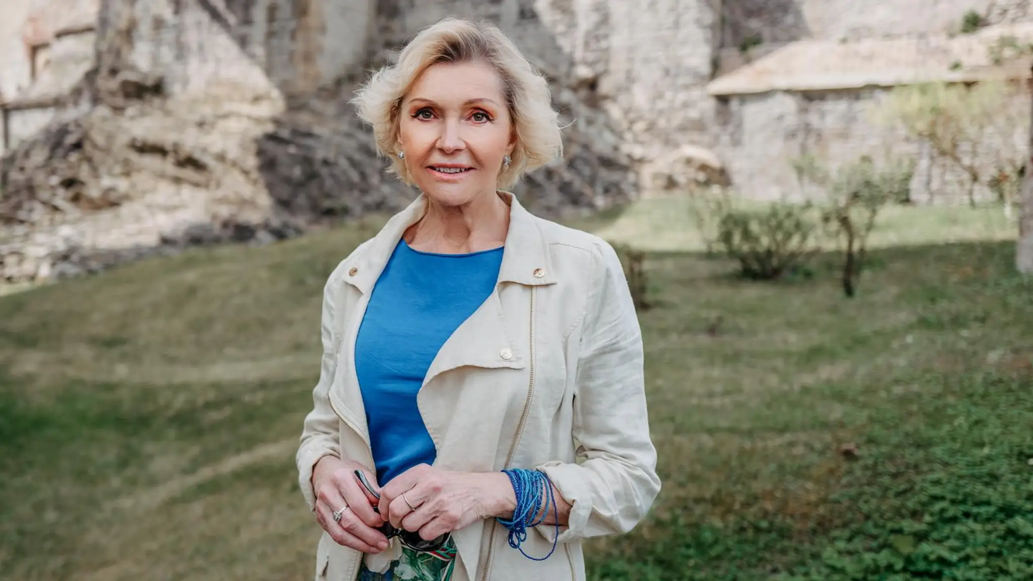 Helena Vondráčková s Tribulom na horách.