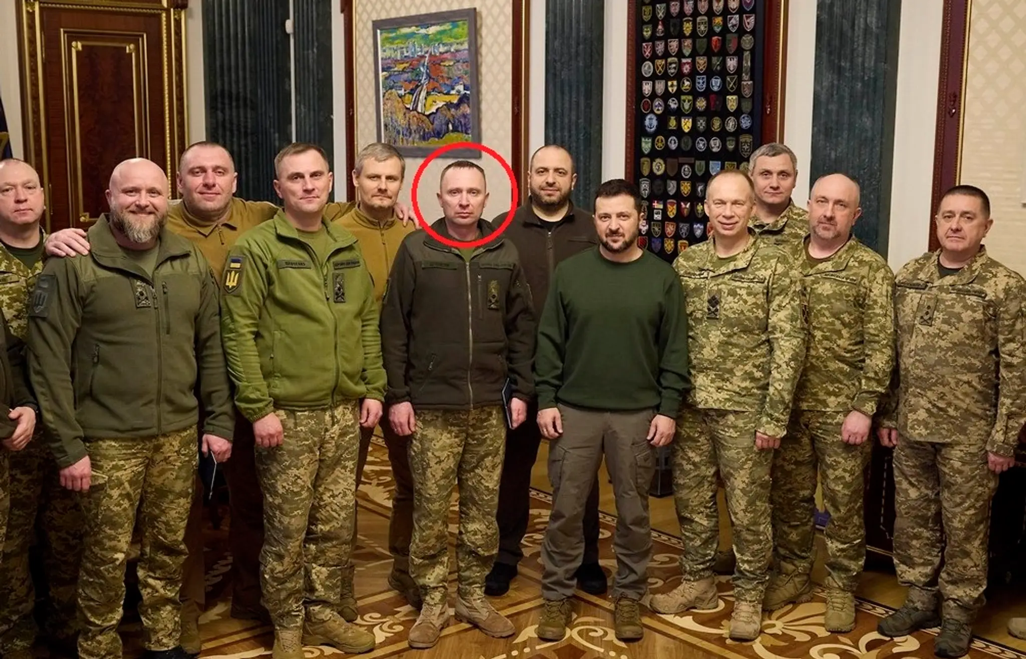 Generálmajor Michajlo Drapatyj (v krúžku).