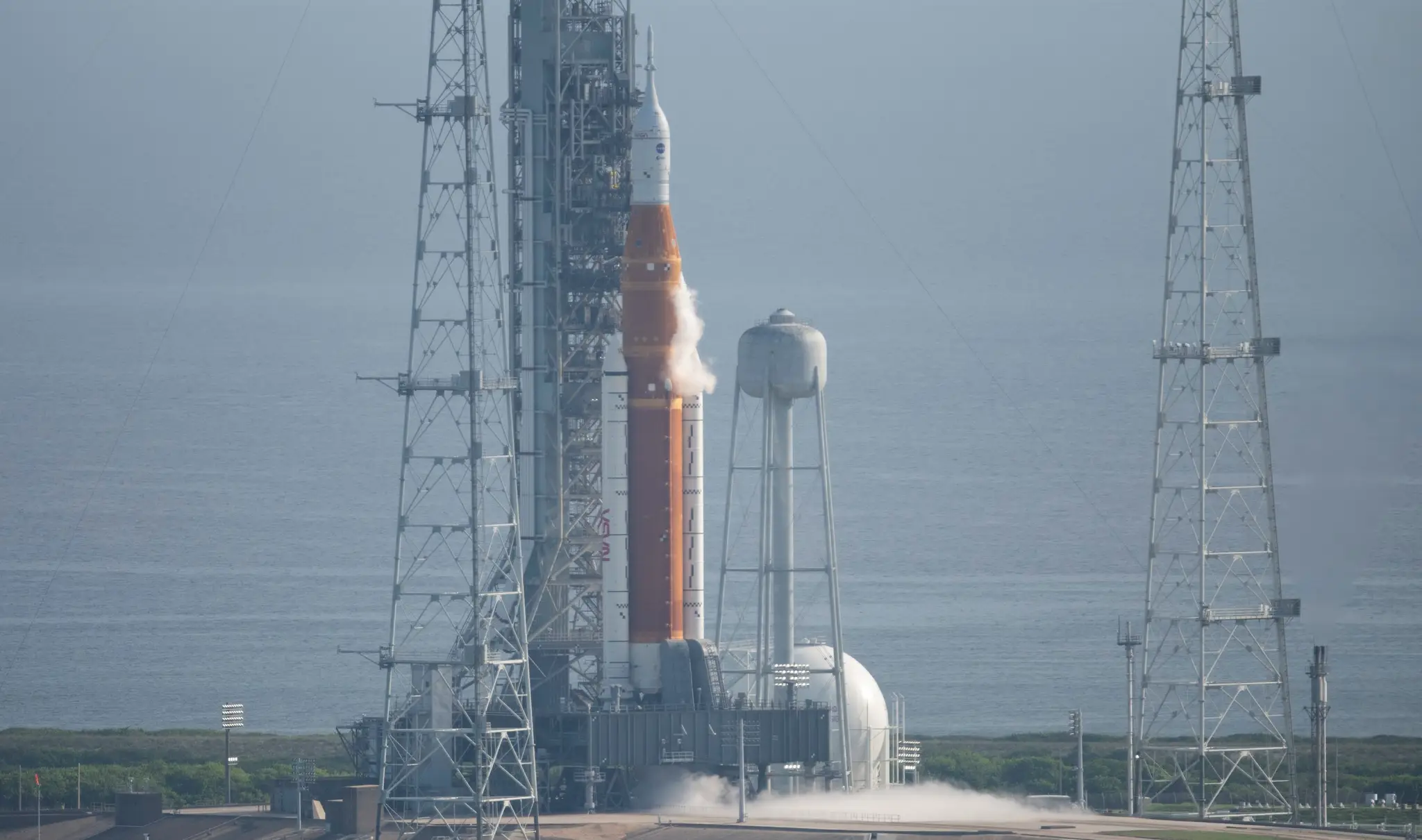 Štart rakety opäť odložili.