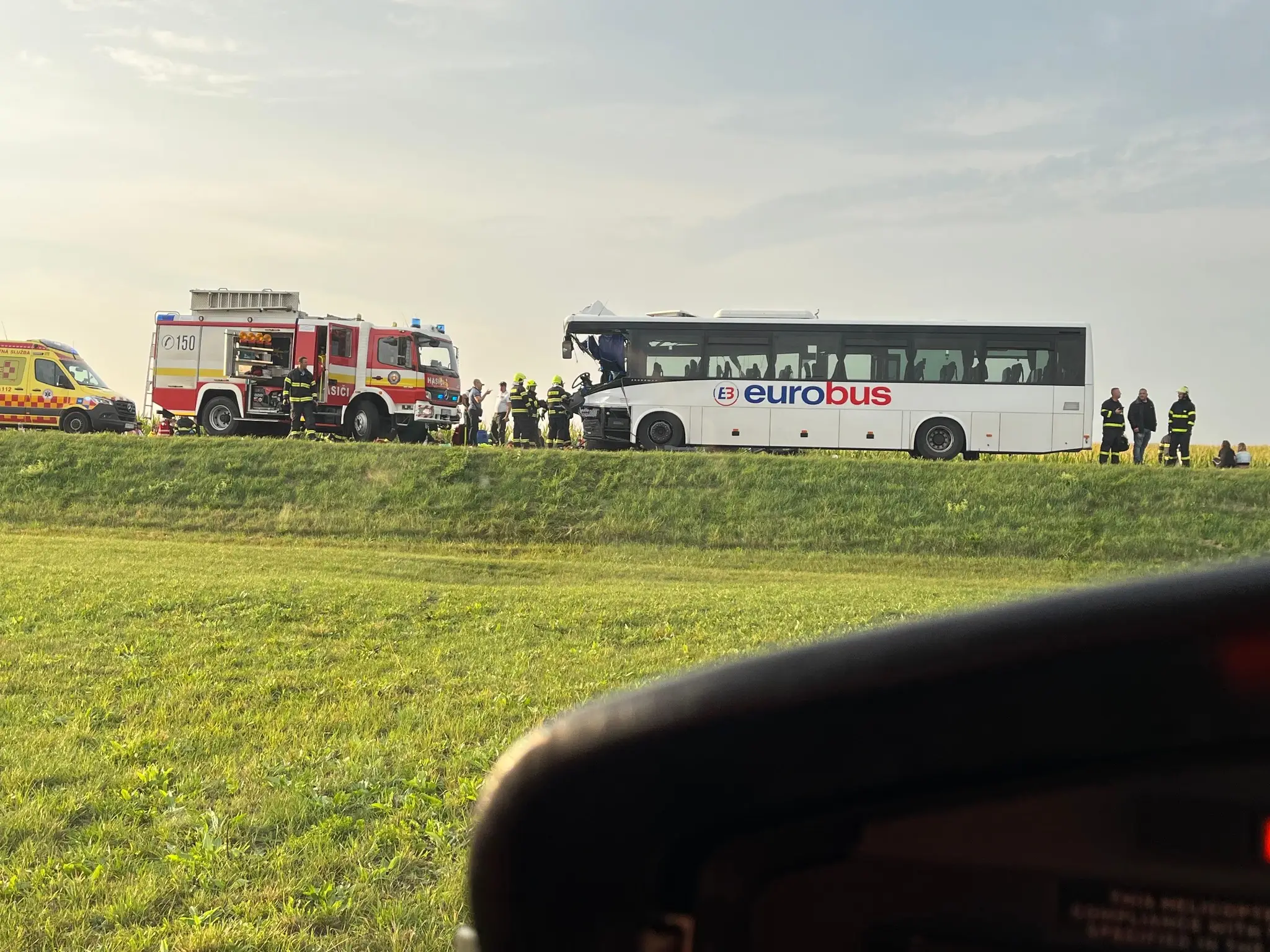 Nehoda kamiónu a autobusu