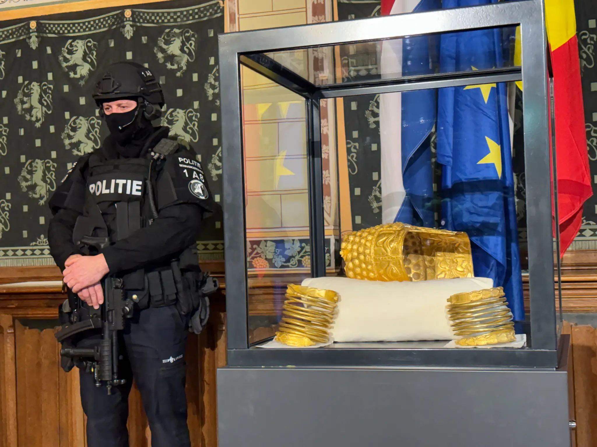 Vystavenie nájdenej zlatej prilby z Cotofenesti