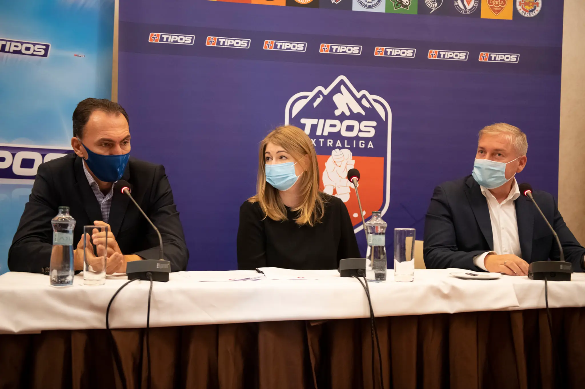 Kamión sa zrazil s osobným autom.