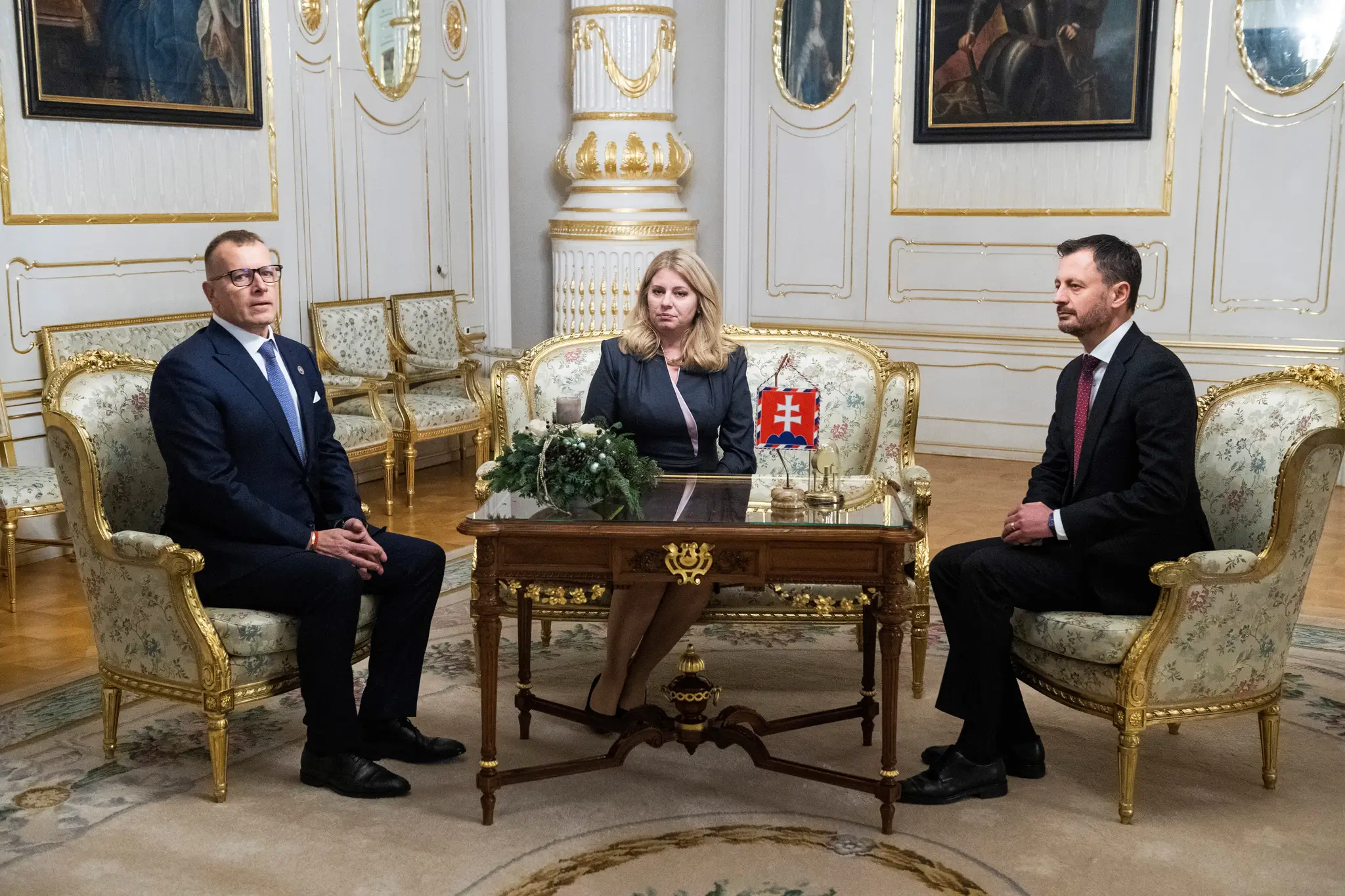 Predseda parlamentu Boris Kollár, prezidentka Zuzana Čaputová a premiér Eduard Heger na archívnej snímke.