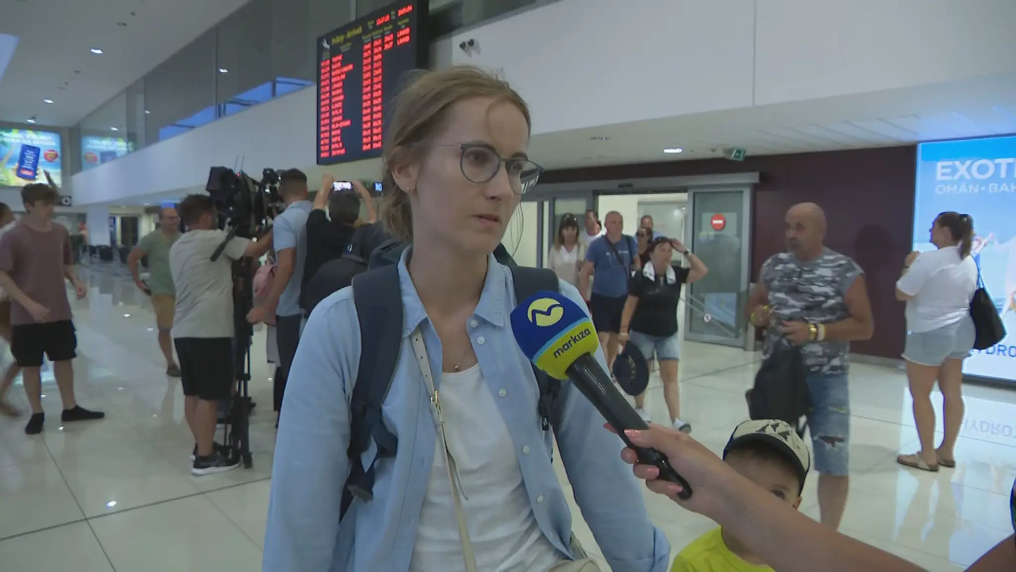 Jedna z evakuovaných turistiek po prílete na Slovensko.