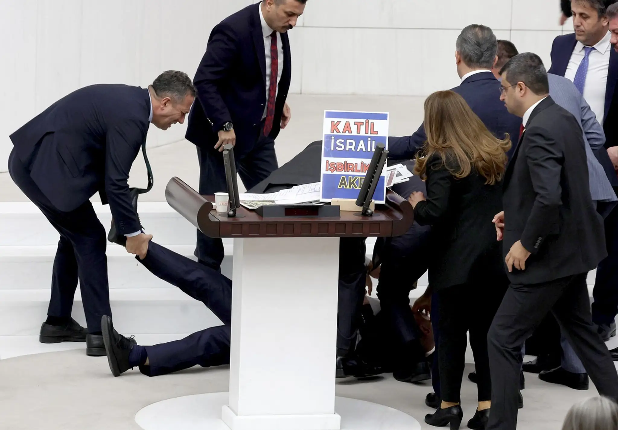 Kolaps tureckého poslanca.