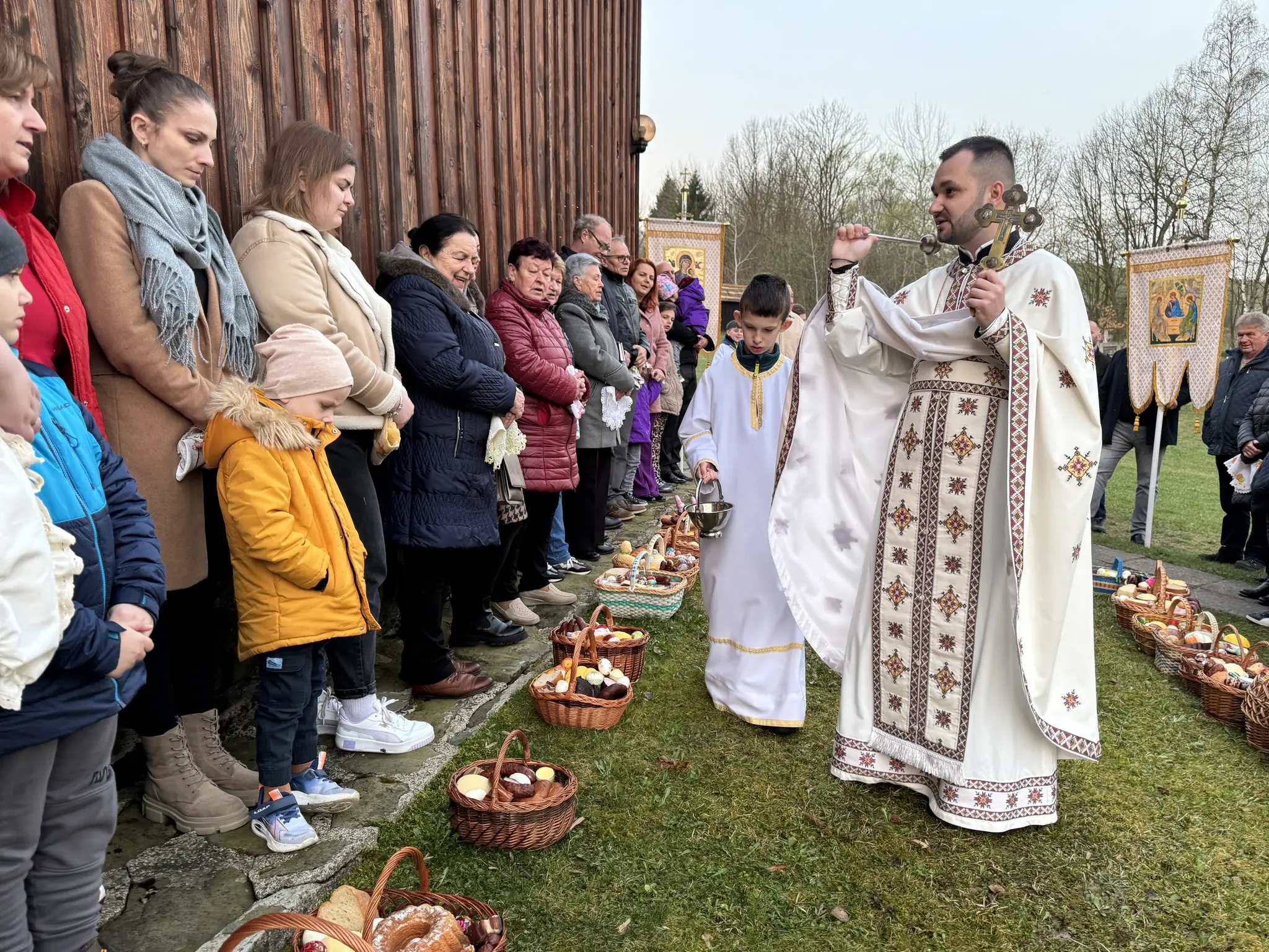 Tradičné požehnanie jedál v obci Krivé.