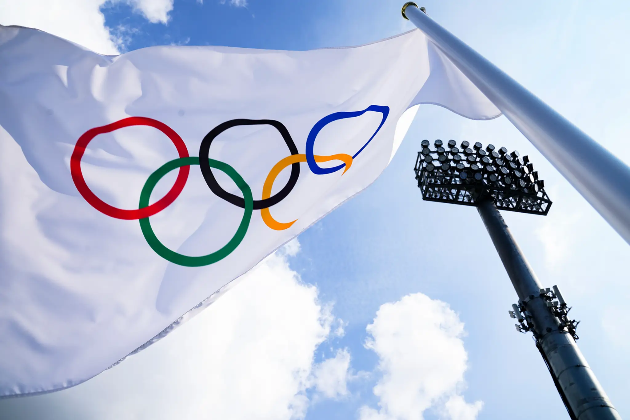 Olympijská vlajka.